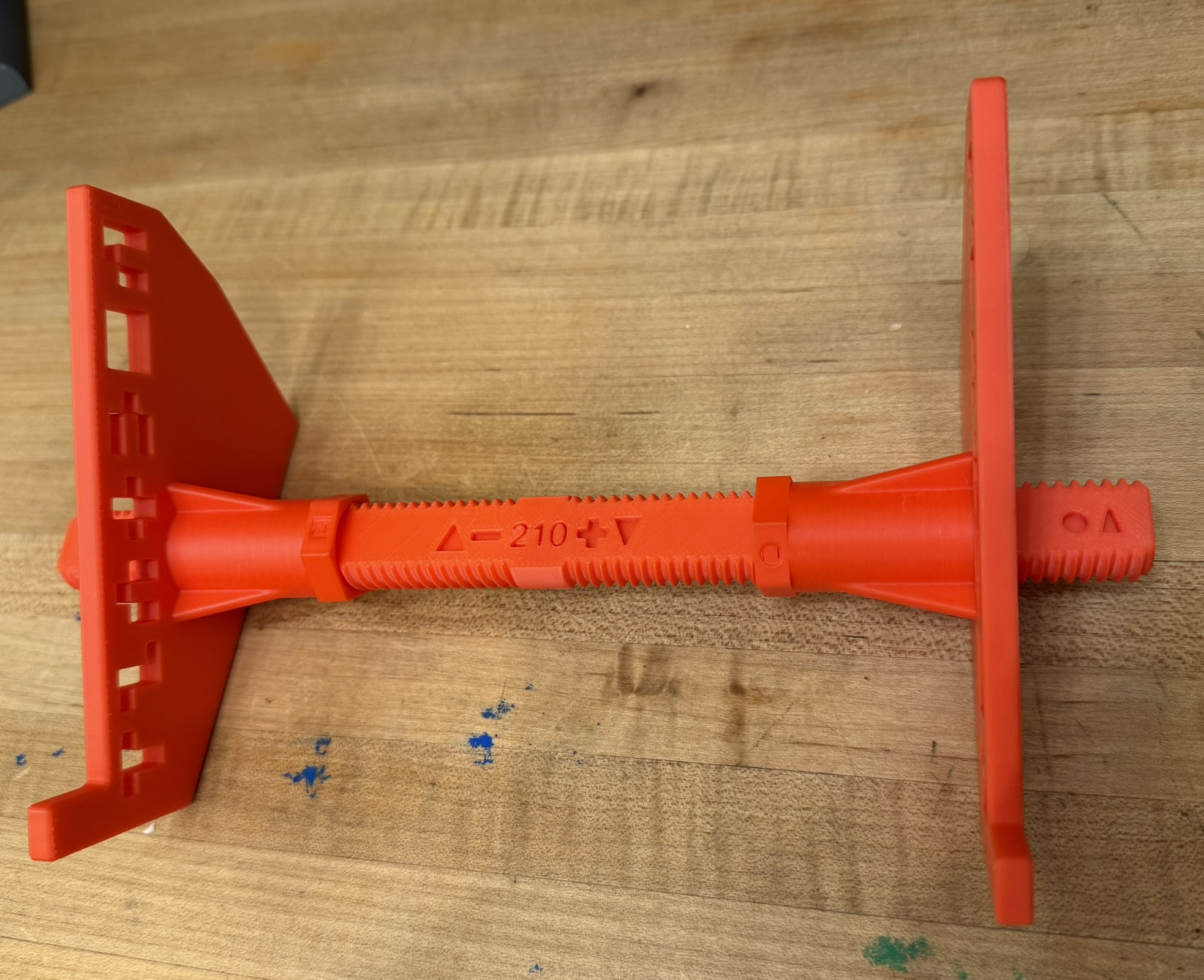 Adjustable Width Desktop Gear Stand