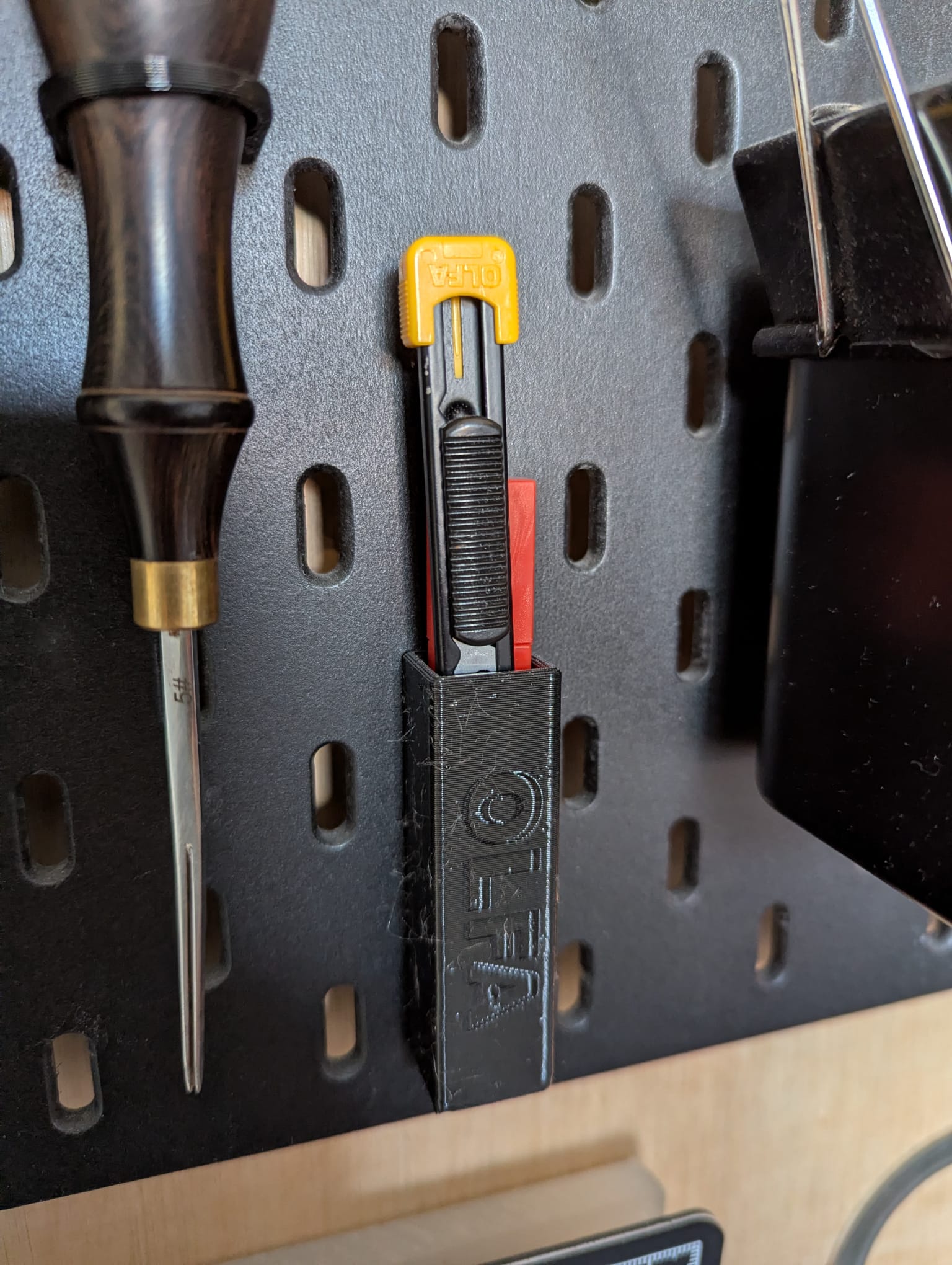 OLFA 9mm Snap Blade with Blade Storage Skadis