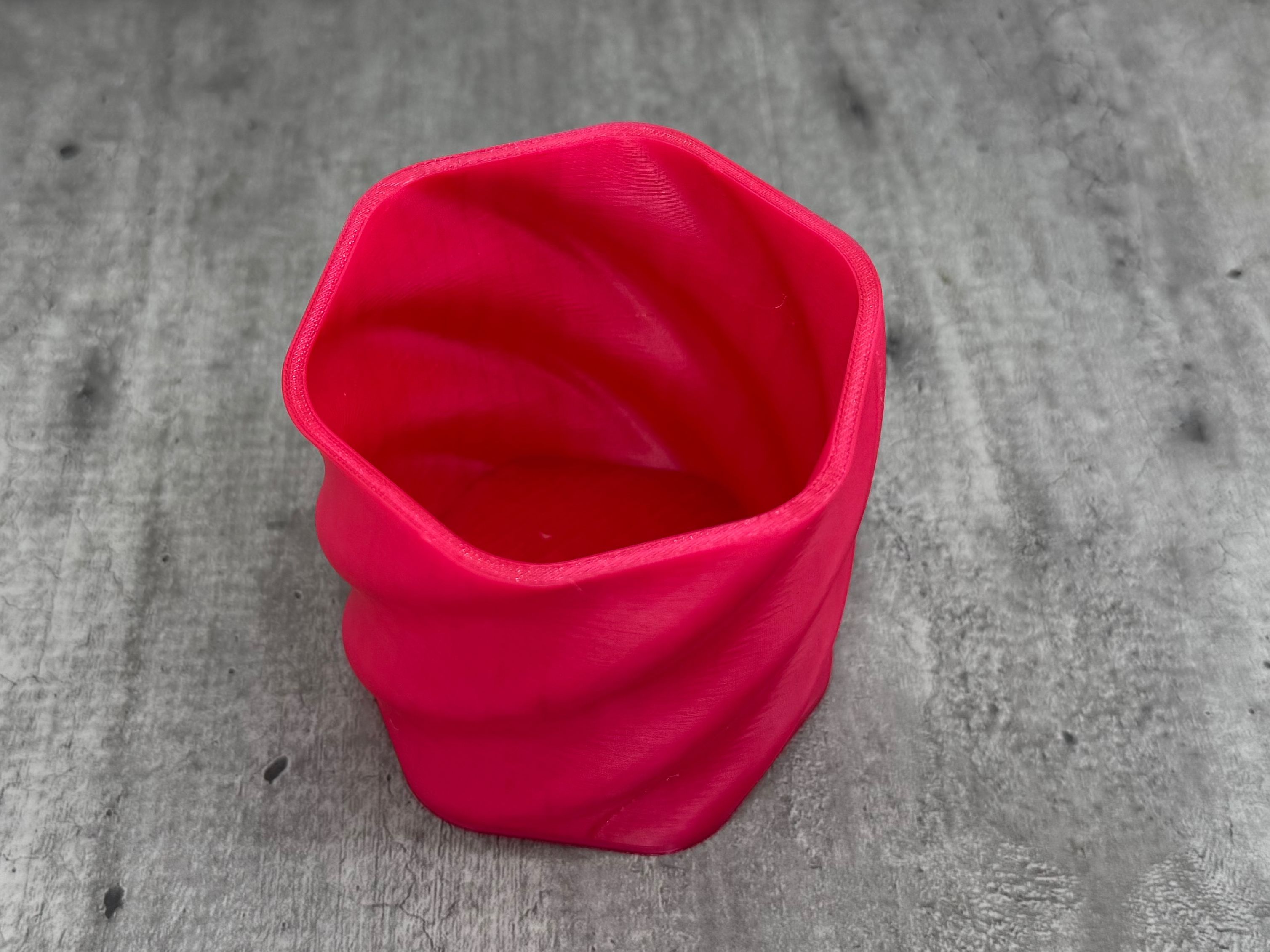 Miniatura 2 do modelo 3D Twisted Mini Bucket