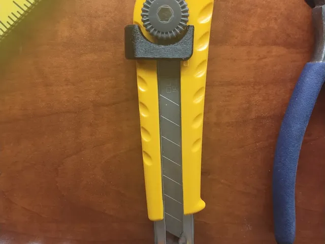 Olfa L-1 (18mm - 3/4") wall holder