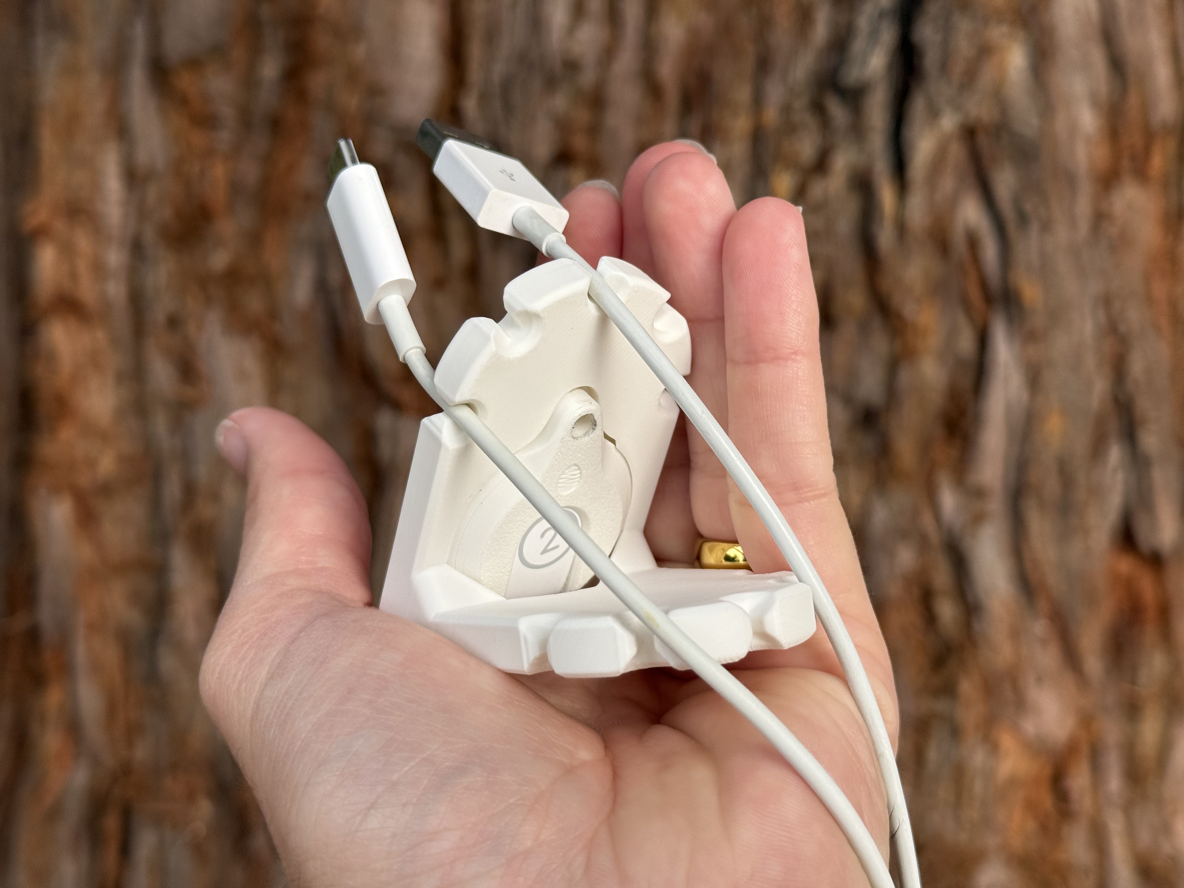 S33D — LIFT — LiftRest — Cable Organizer & Desk Companion