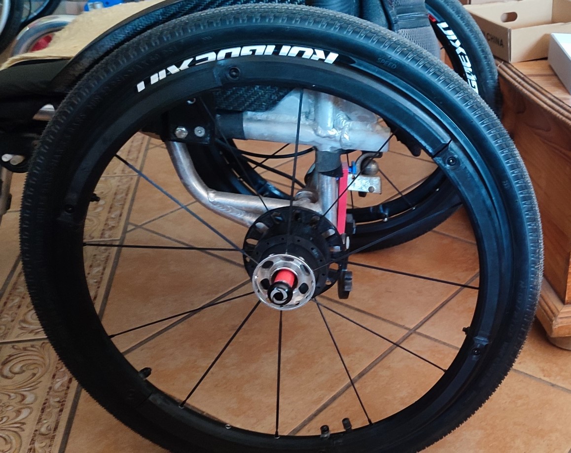TPU Push Rims for wheelchair wheels 24x1.75 Radius 220-250 with carbon fiber rod inserts