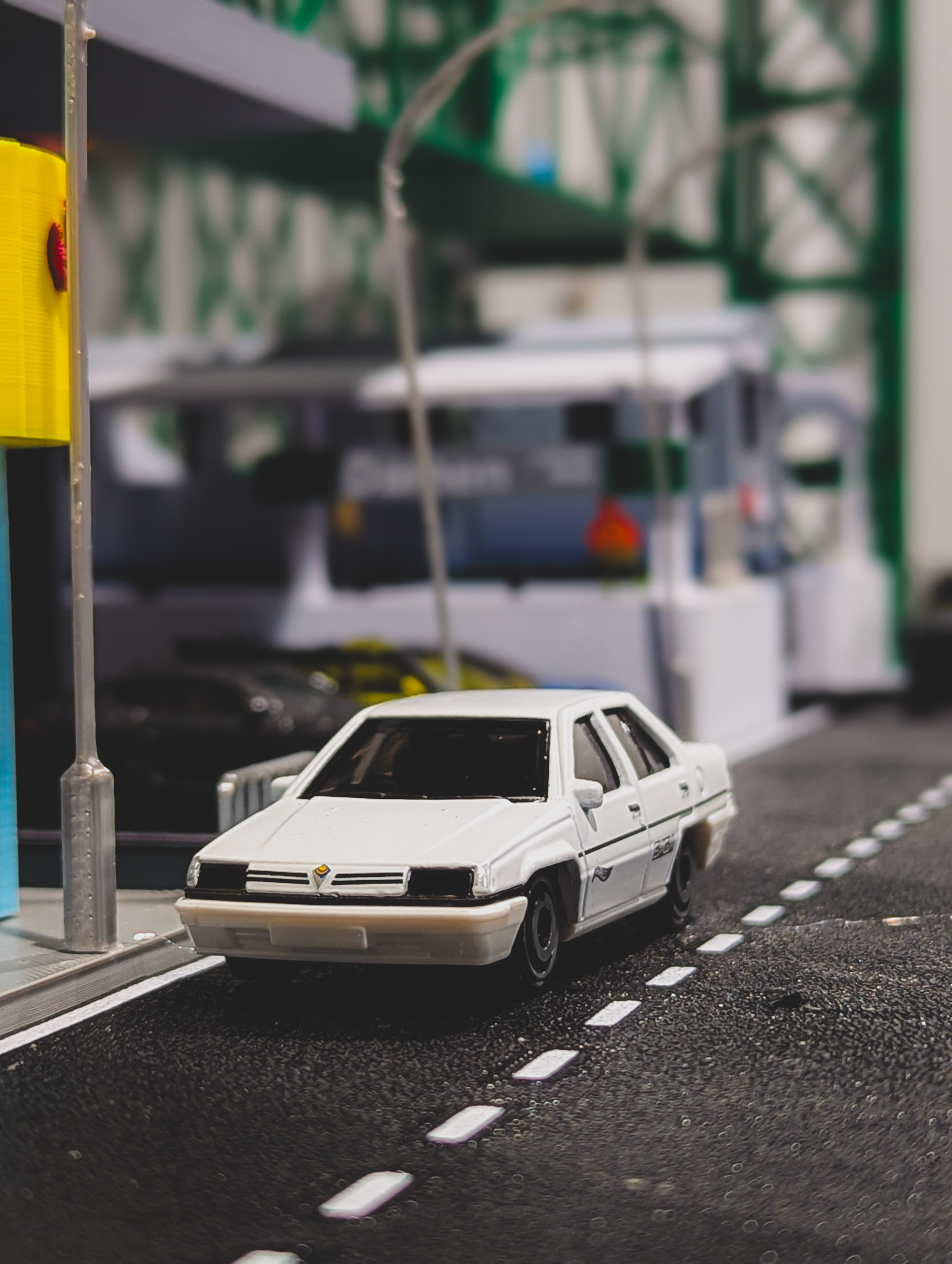 CTA Damen Green Line Station - 1:64 Scale Diorama — thumbnail 13
