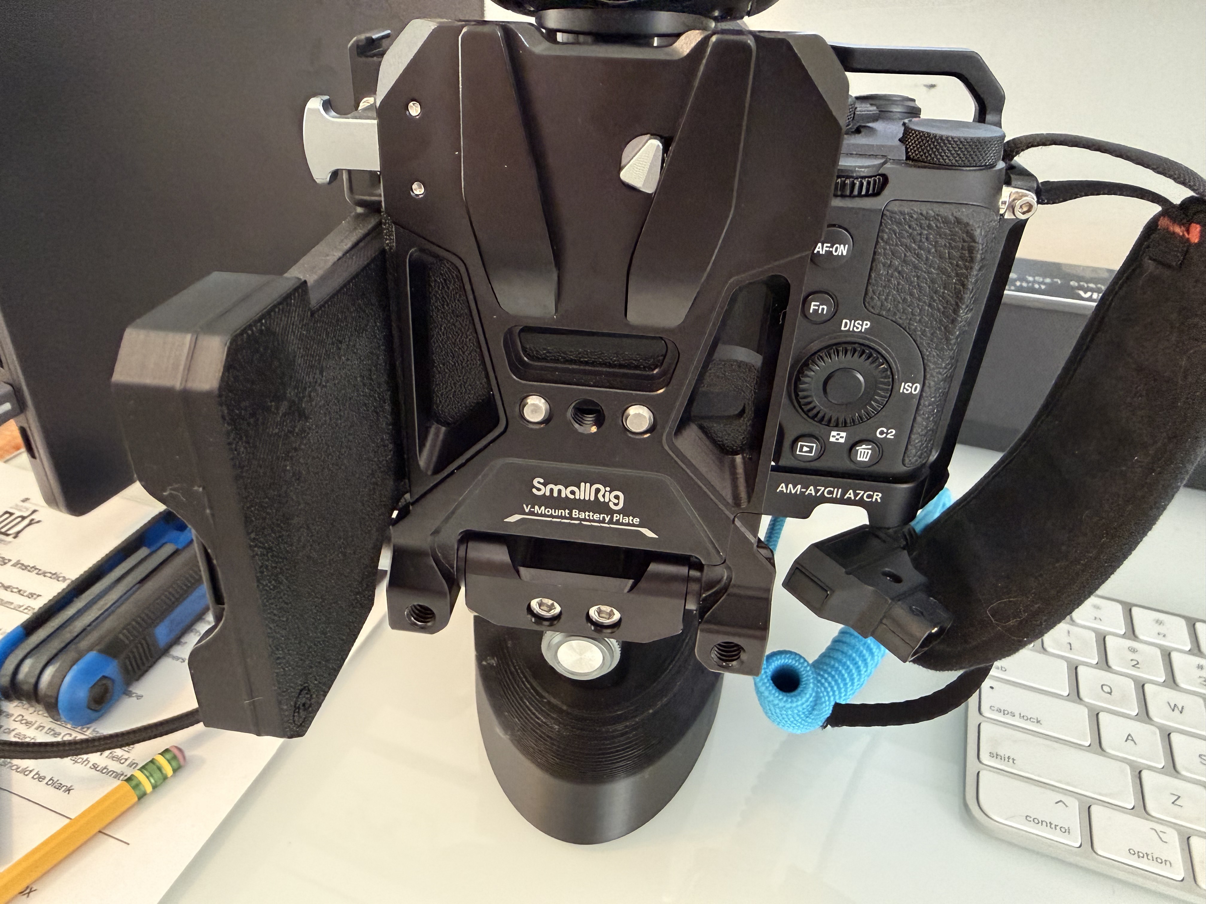 Updated Screen Protector for SmallRig compact V-mount — miniatura 2