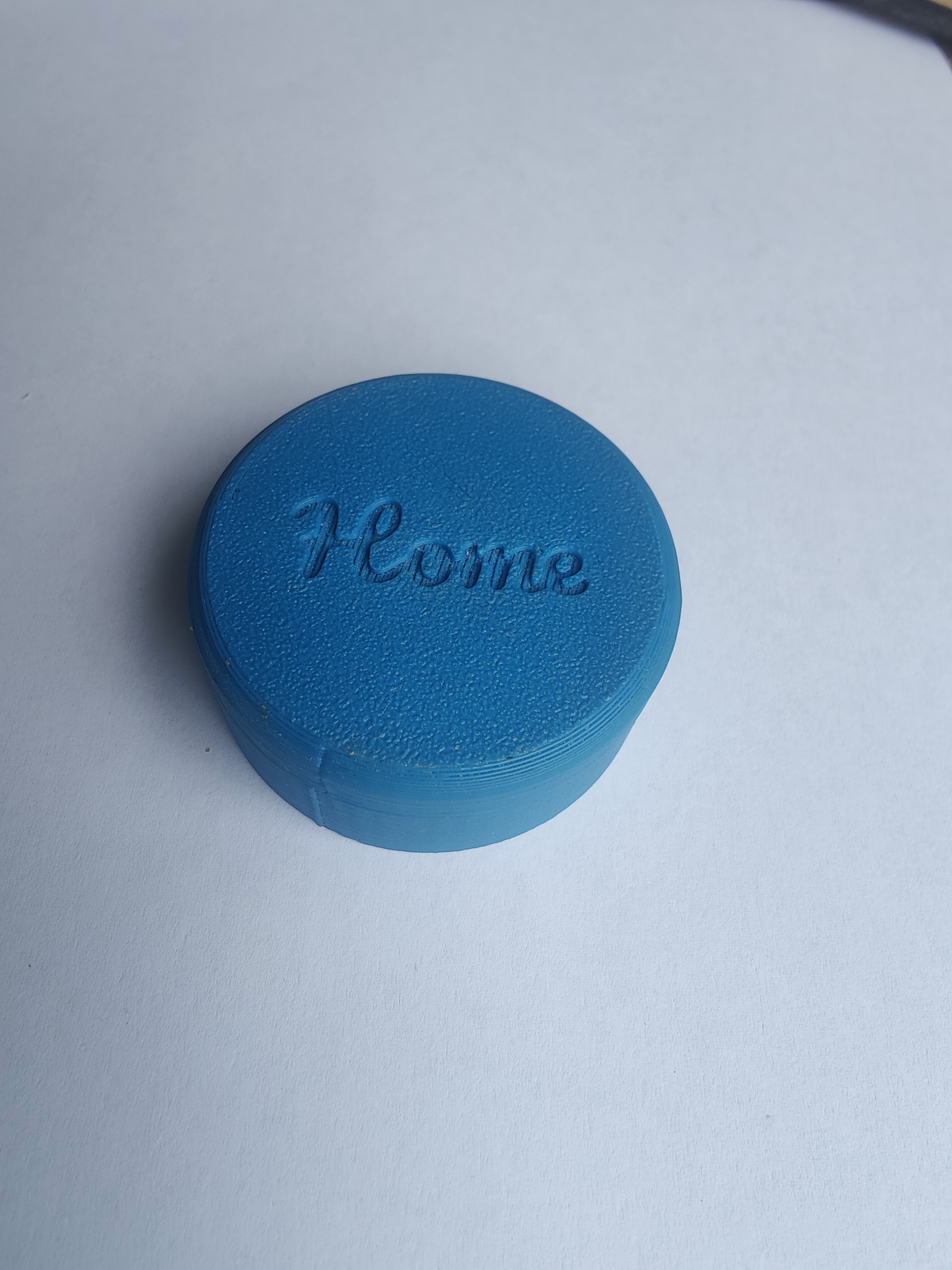 Customizable round box with screw lid