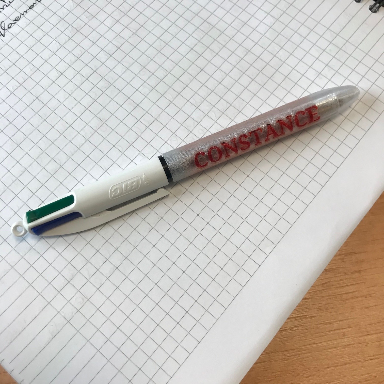 Corp stylo BIC 4 Couleurs personnalisé avec prénom Constance (pour gaucher)