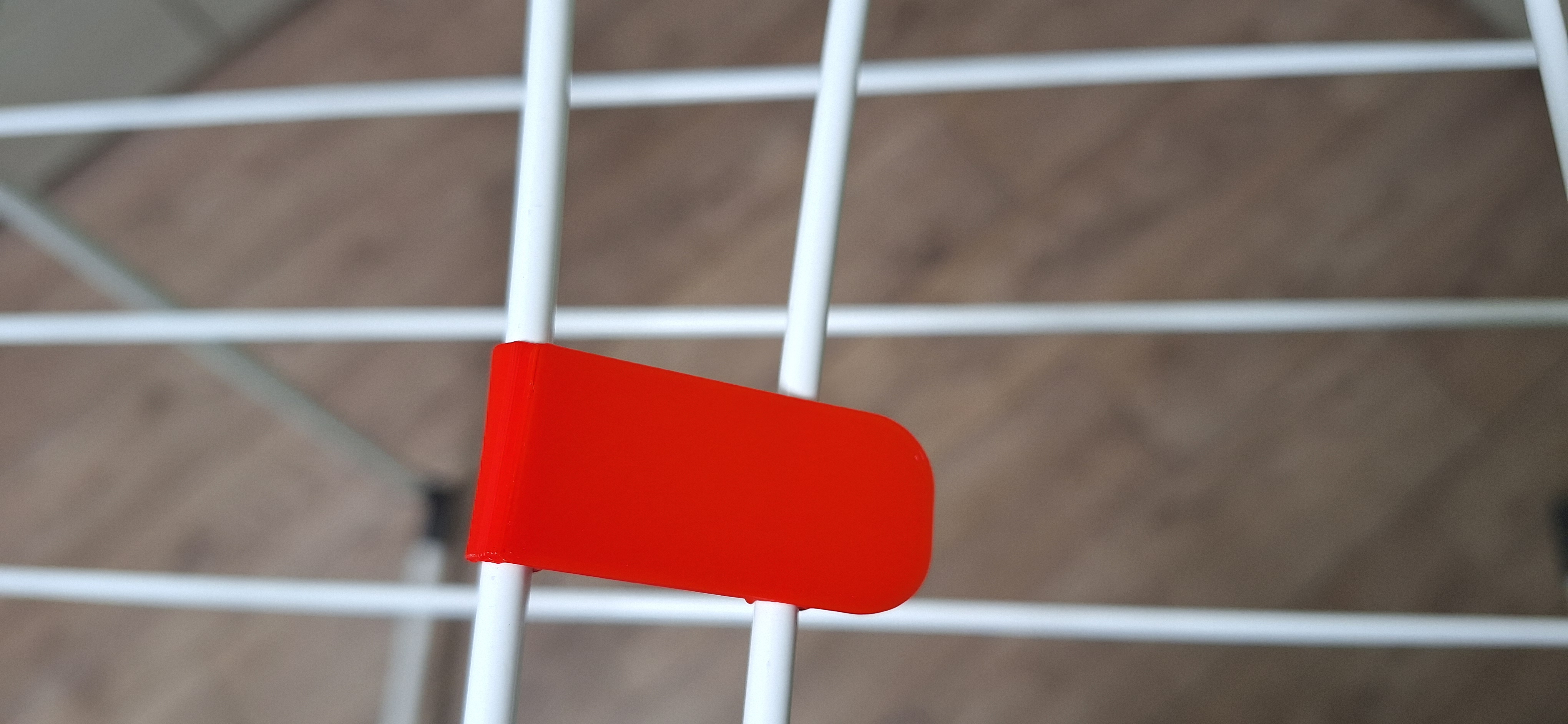 Clothes drying rack wing lock