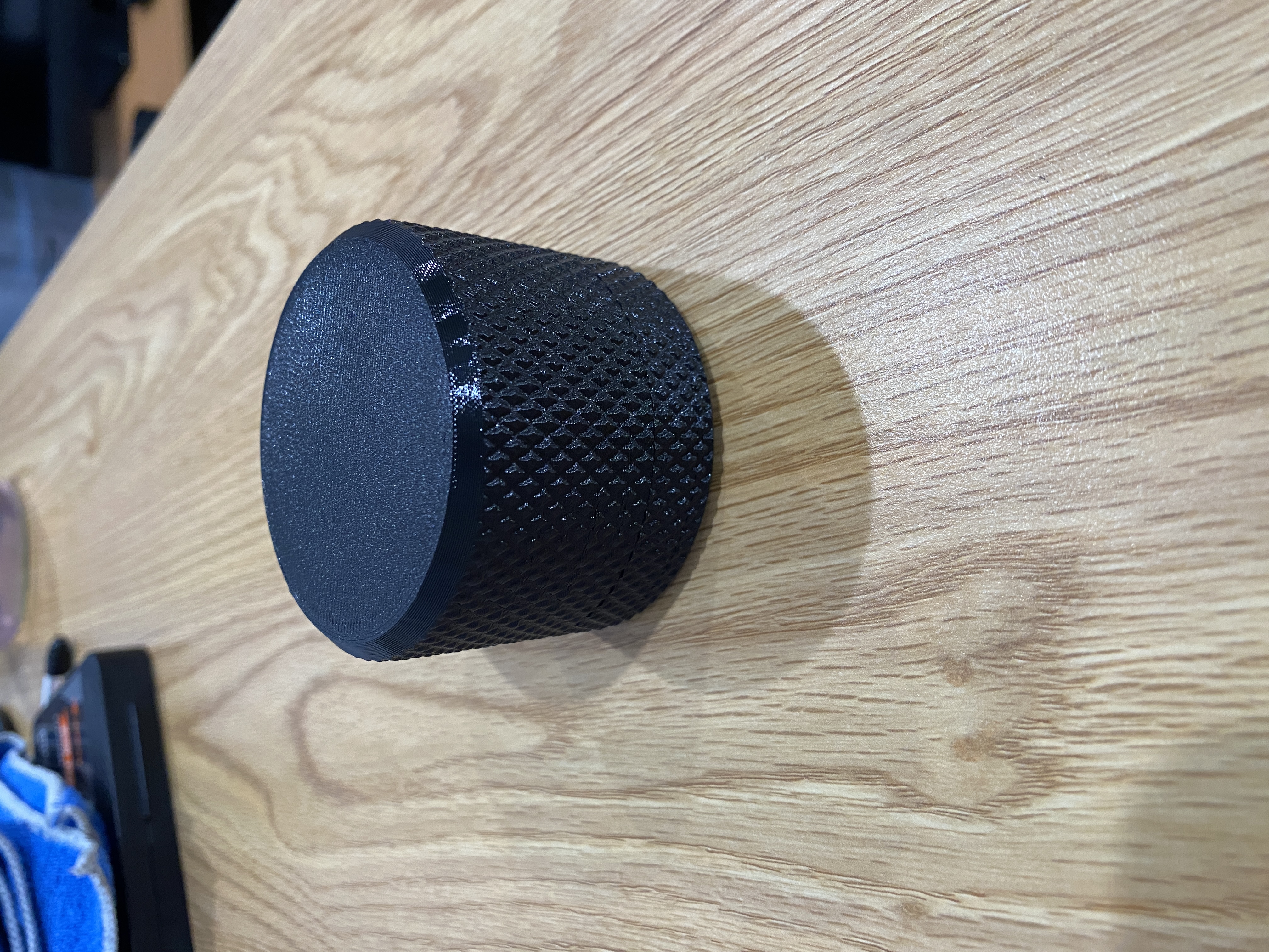Threaded Knurled Container