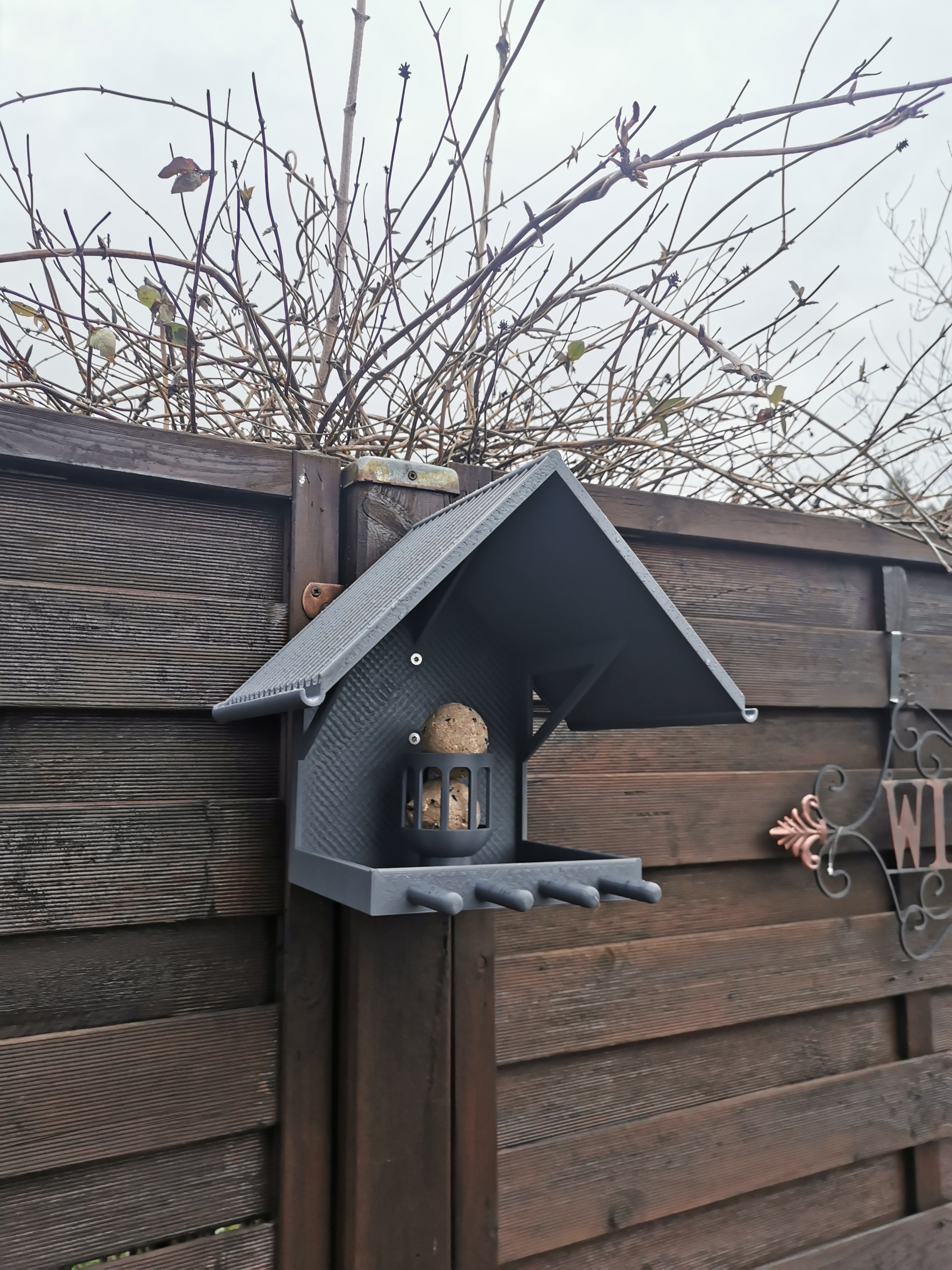 Bird feeder house