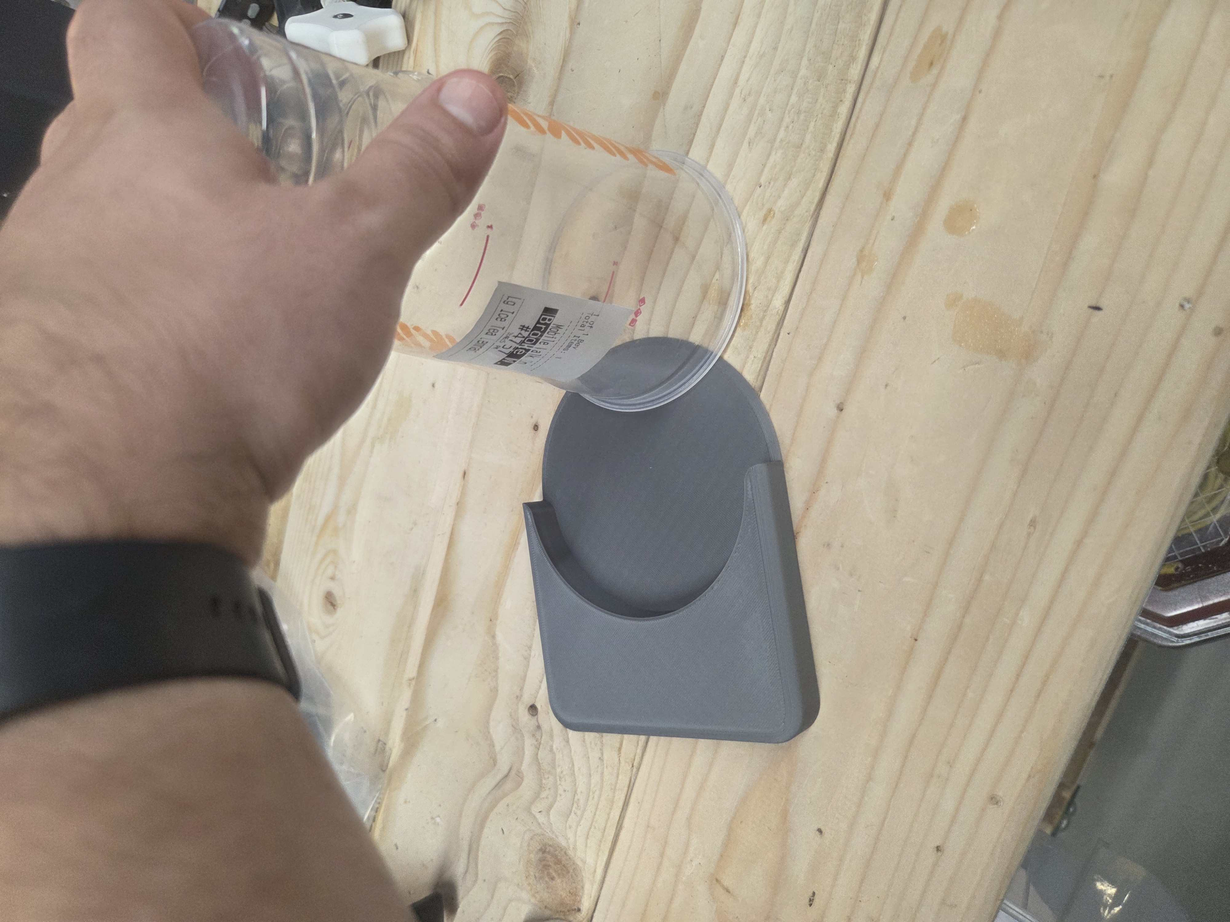 Miniatura 4 do modelo 3D Upcycled Cup Bug Catcher Simple