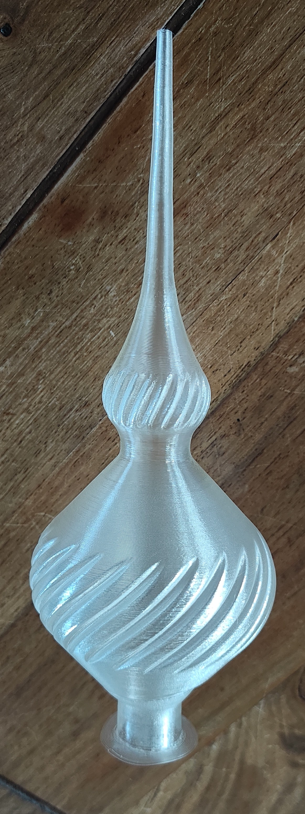 Tree topper with spiral pattern