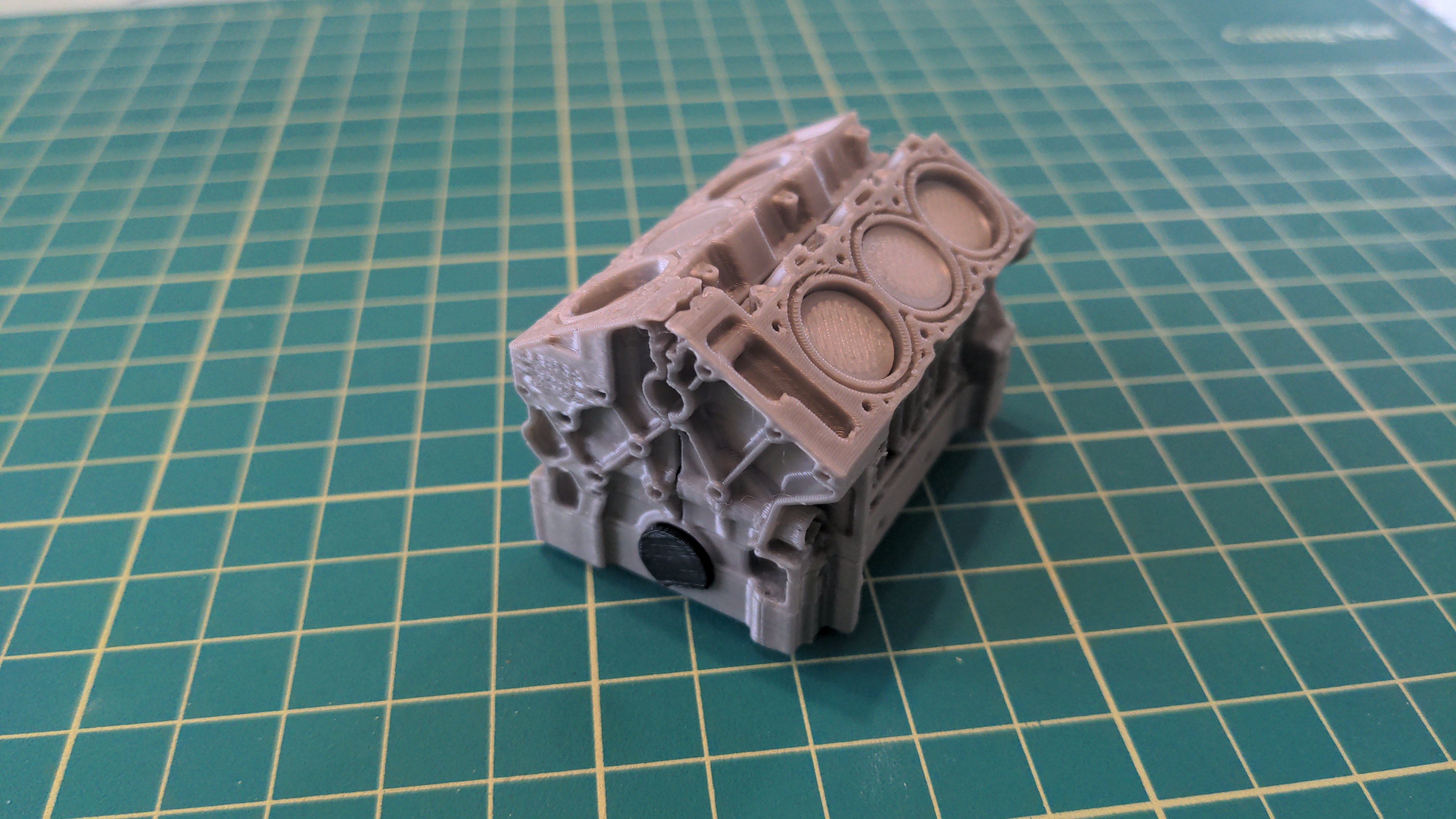 Miniatura 2 do modelo 3D 45% Scale Working V6 Engine