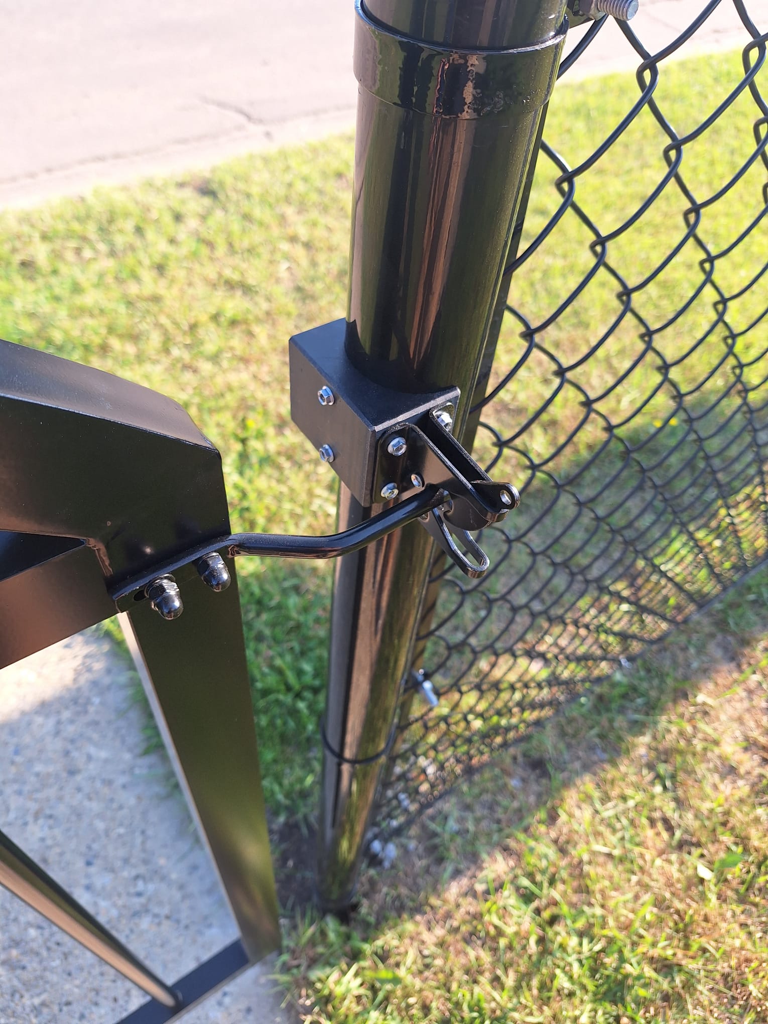 Miniatura 3 do modelo 3D Self Locking Gate Latch Mounting Bracket