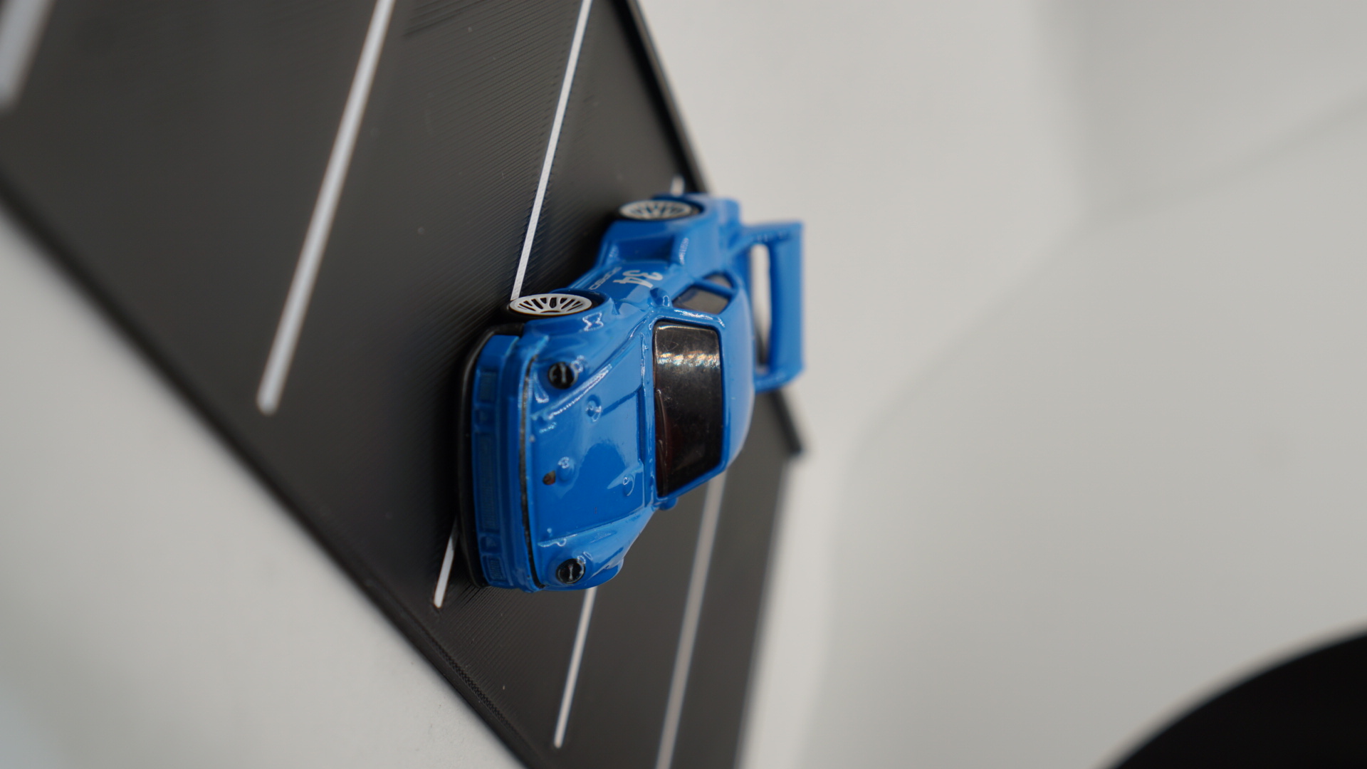 Parking Lot (5 Stalls) - 1:64 Scale Diorama — thumbnail 10