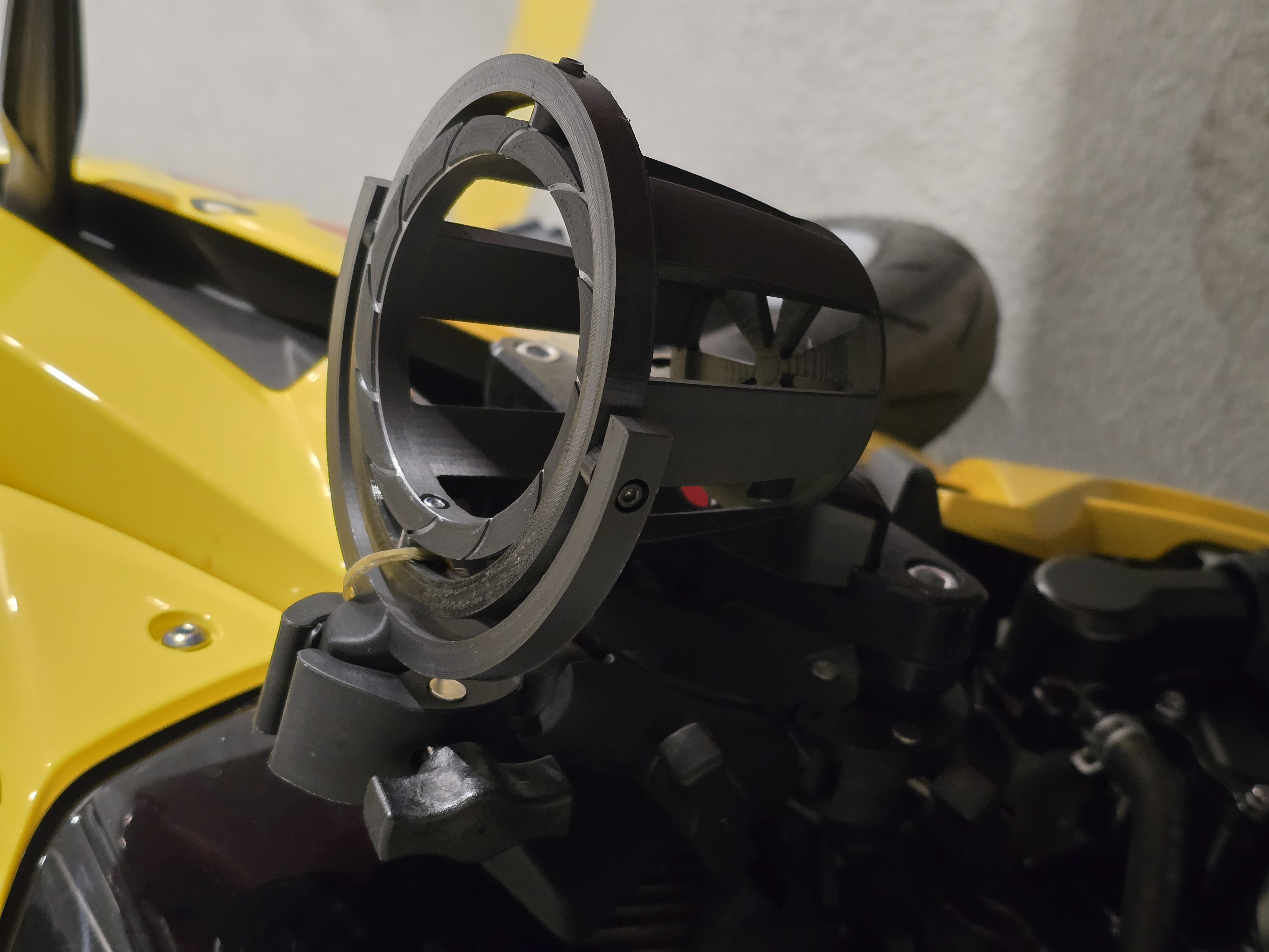 Motorcycle gyroscopic cup holder