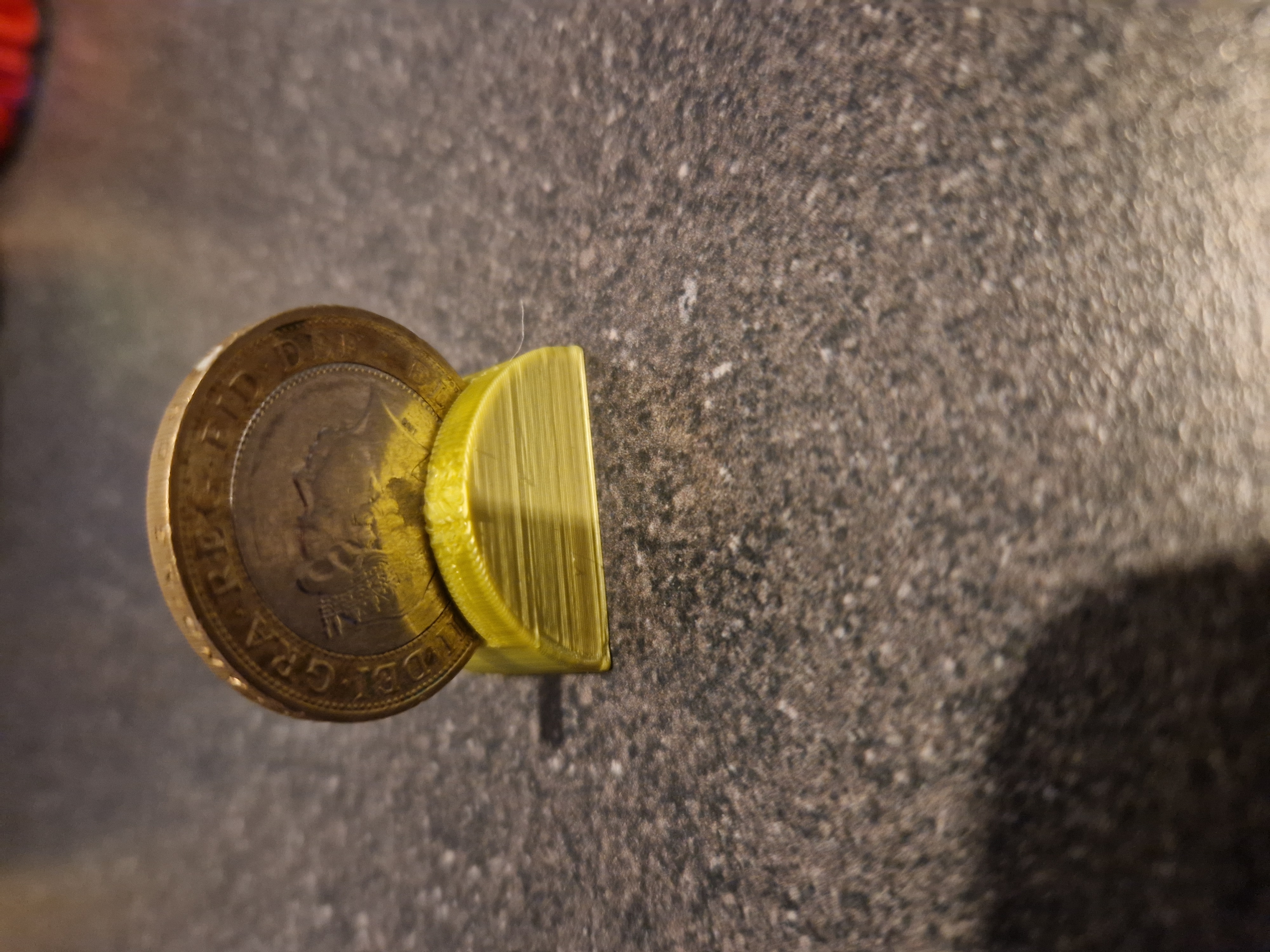 £2 coin stand