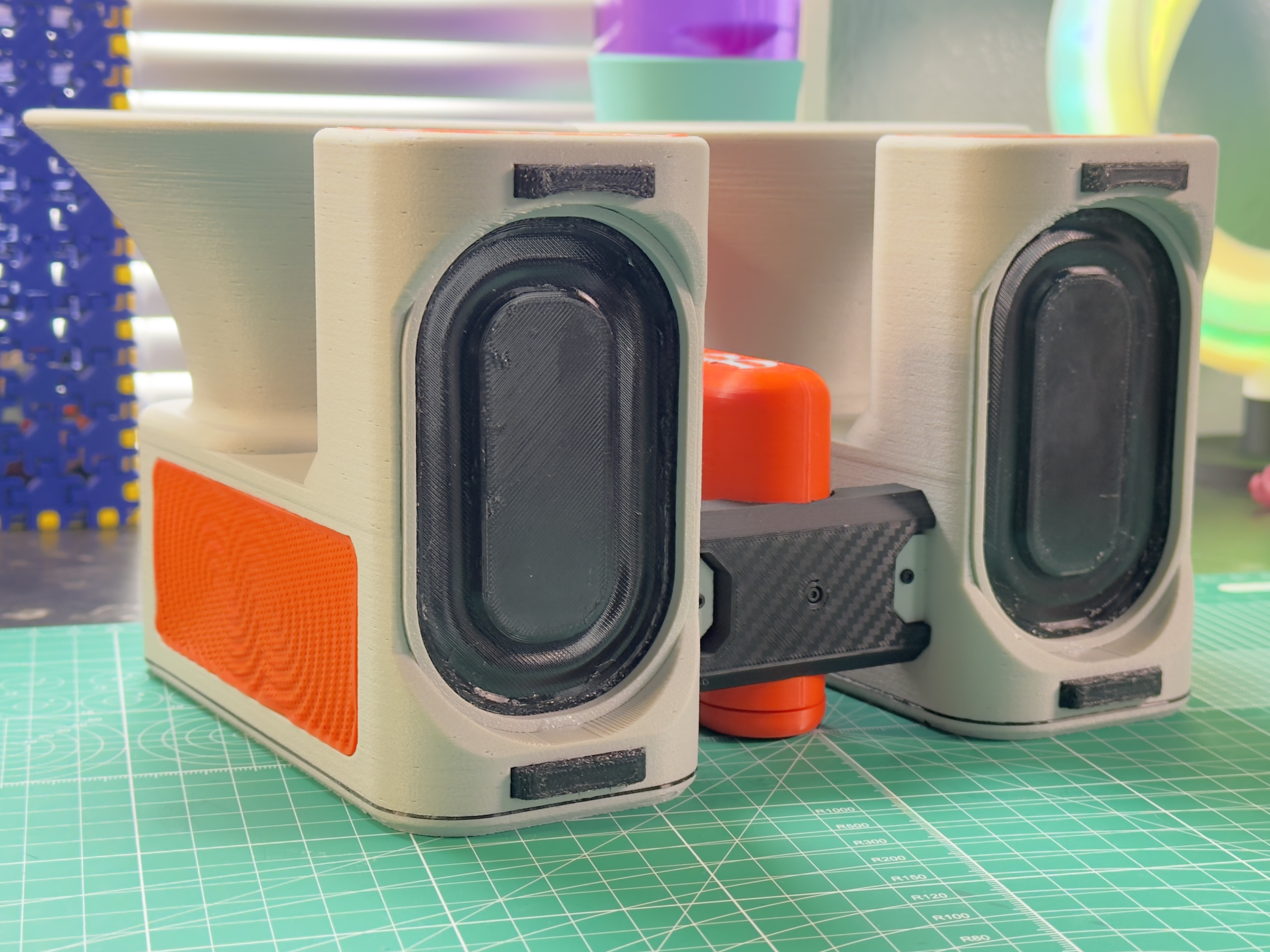 Miniatura 5 do modelo 3D Tiny John - Open Source Bluetooth Speaker
