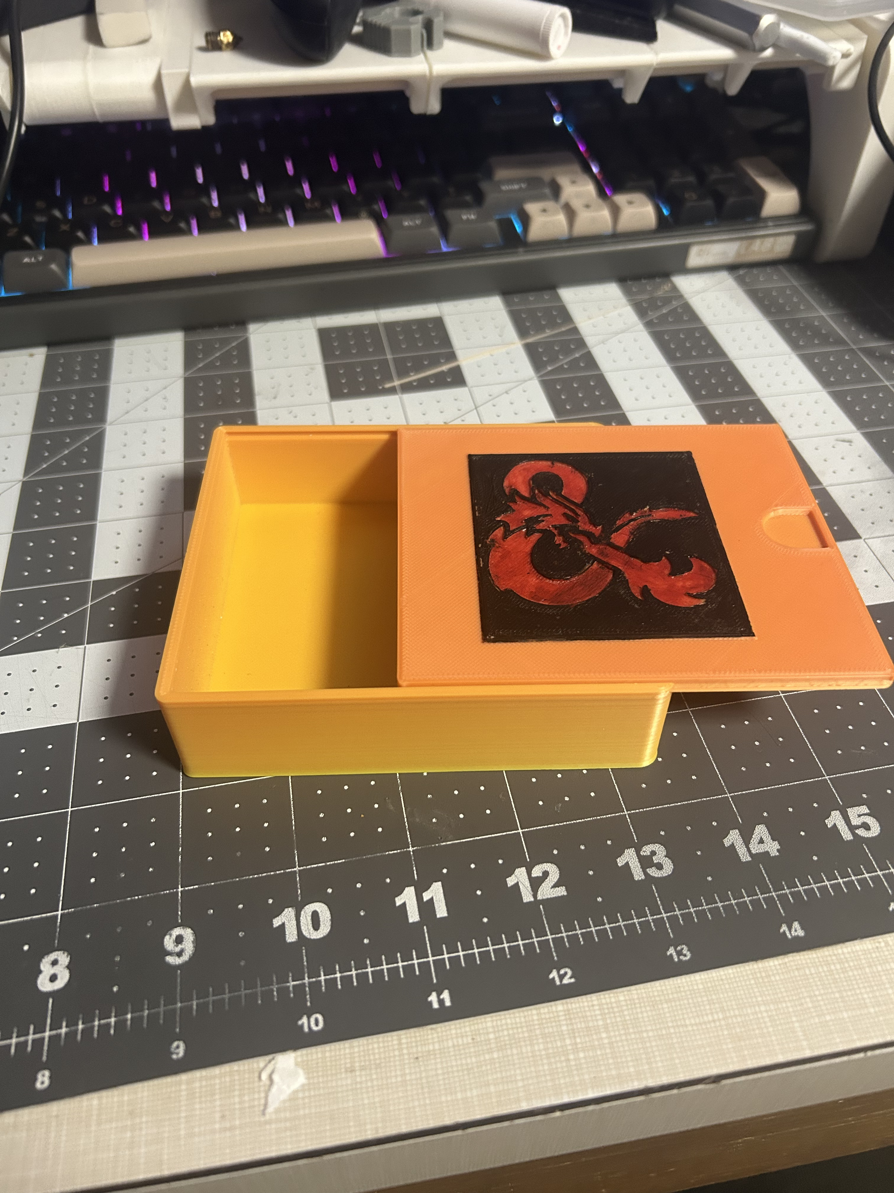 Dice box with D&D logo