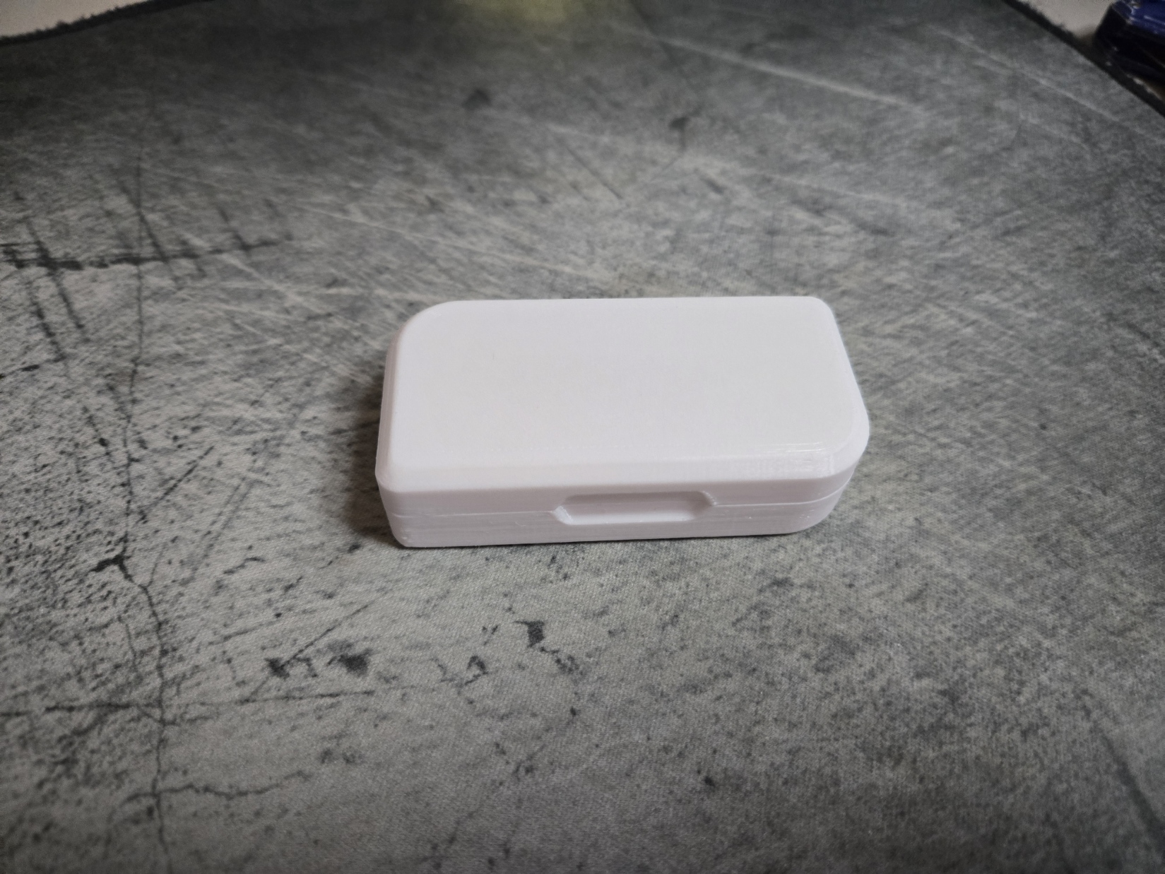 Miniatura 2 do modelo 3D LR44 Button Cell Storage