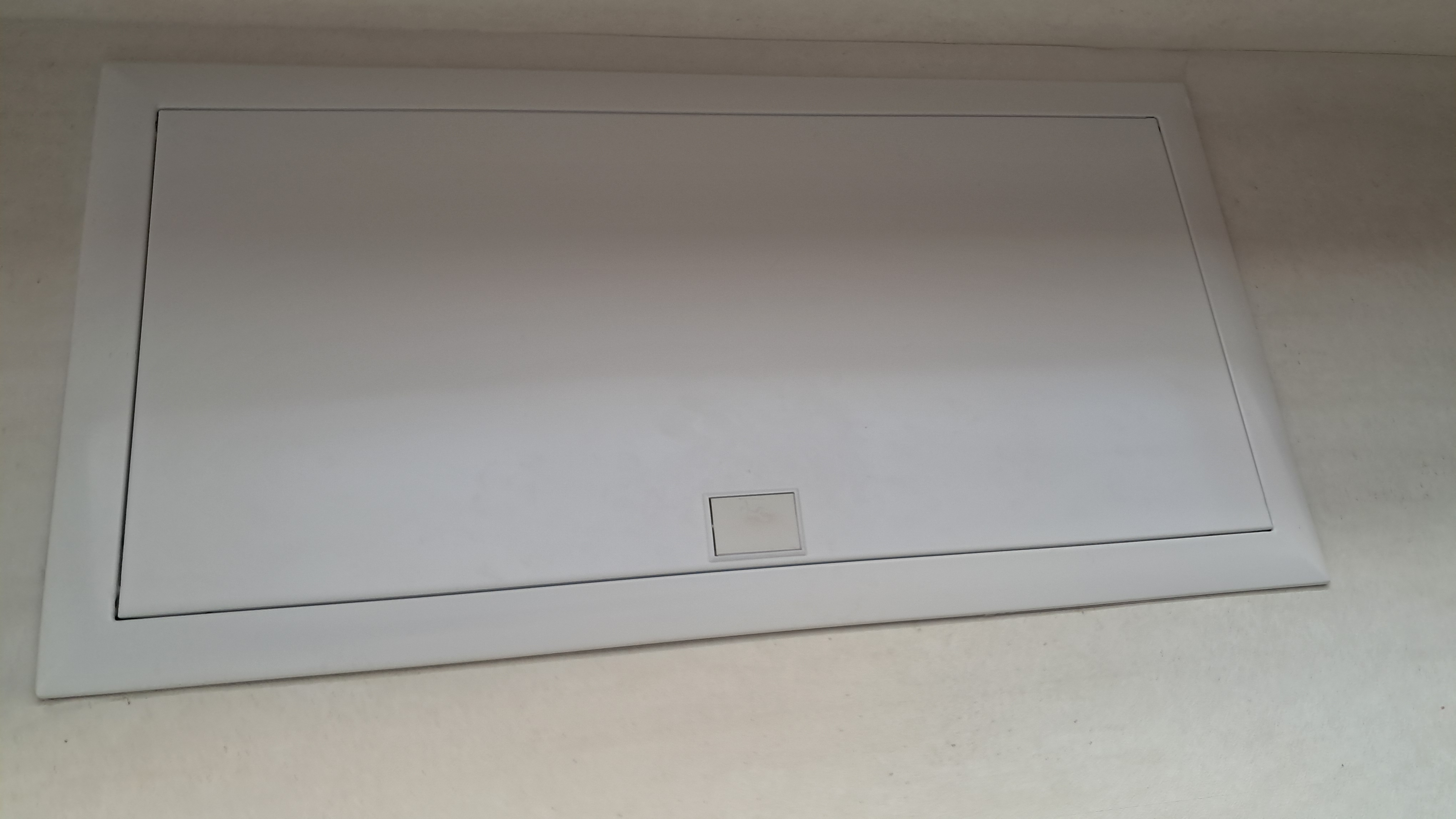 cache d'ouverture pour porte de tableau électrique