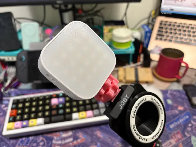 Quarter-Twenty Bolt Cold-Shoe Adaptor