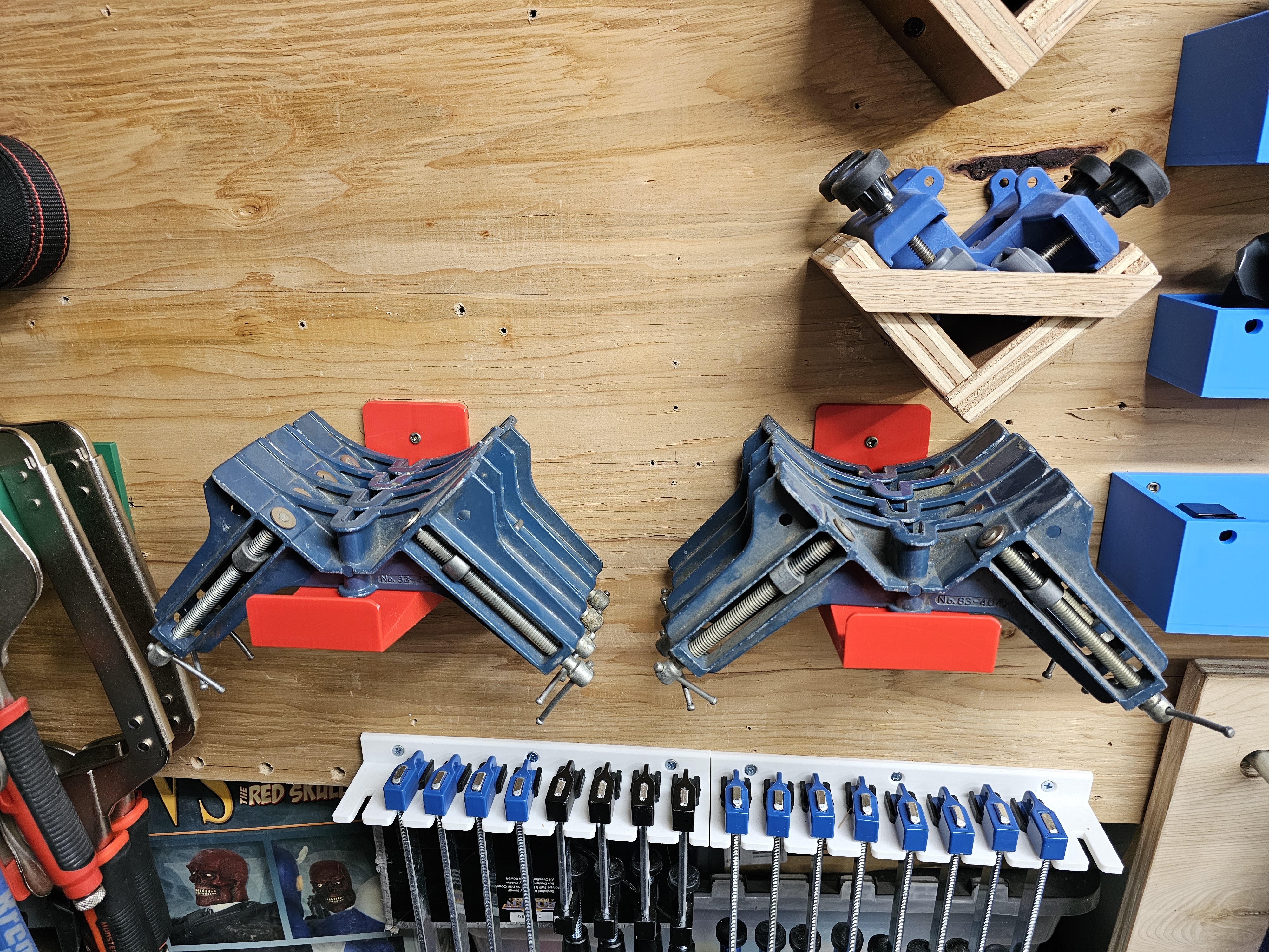 Miniatura 2 do modelo 3D Corner Clamp Storage Bracket