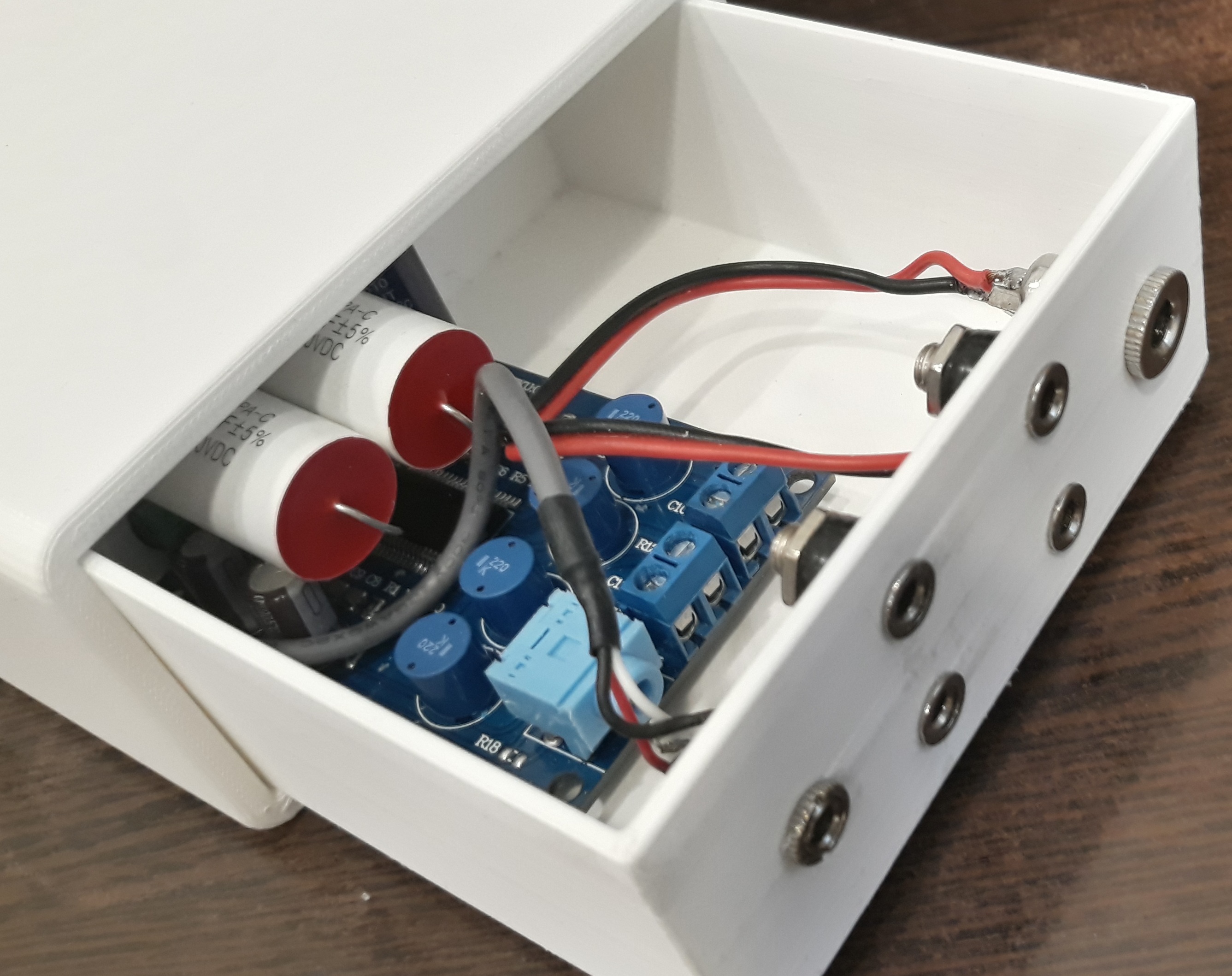 YDA-138  based amplifier chassis — thumbnail 3