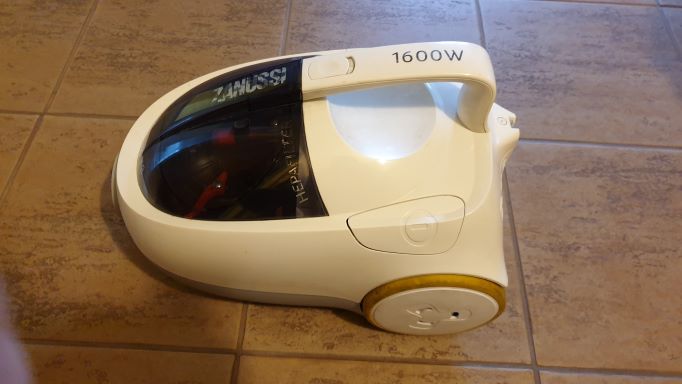 Zanussi vacuum cleaner power button