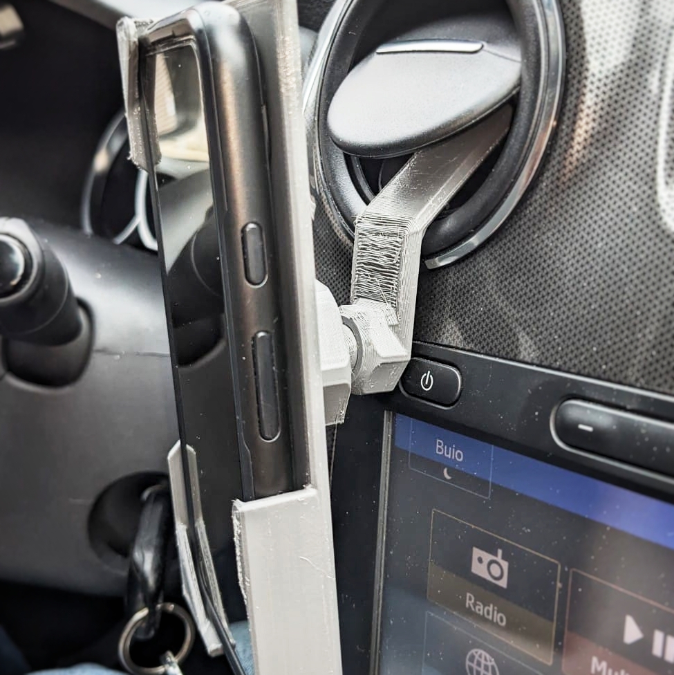 Dacia Sandero 2018 air vents phone holder