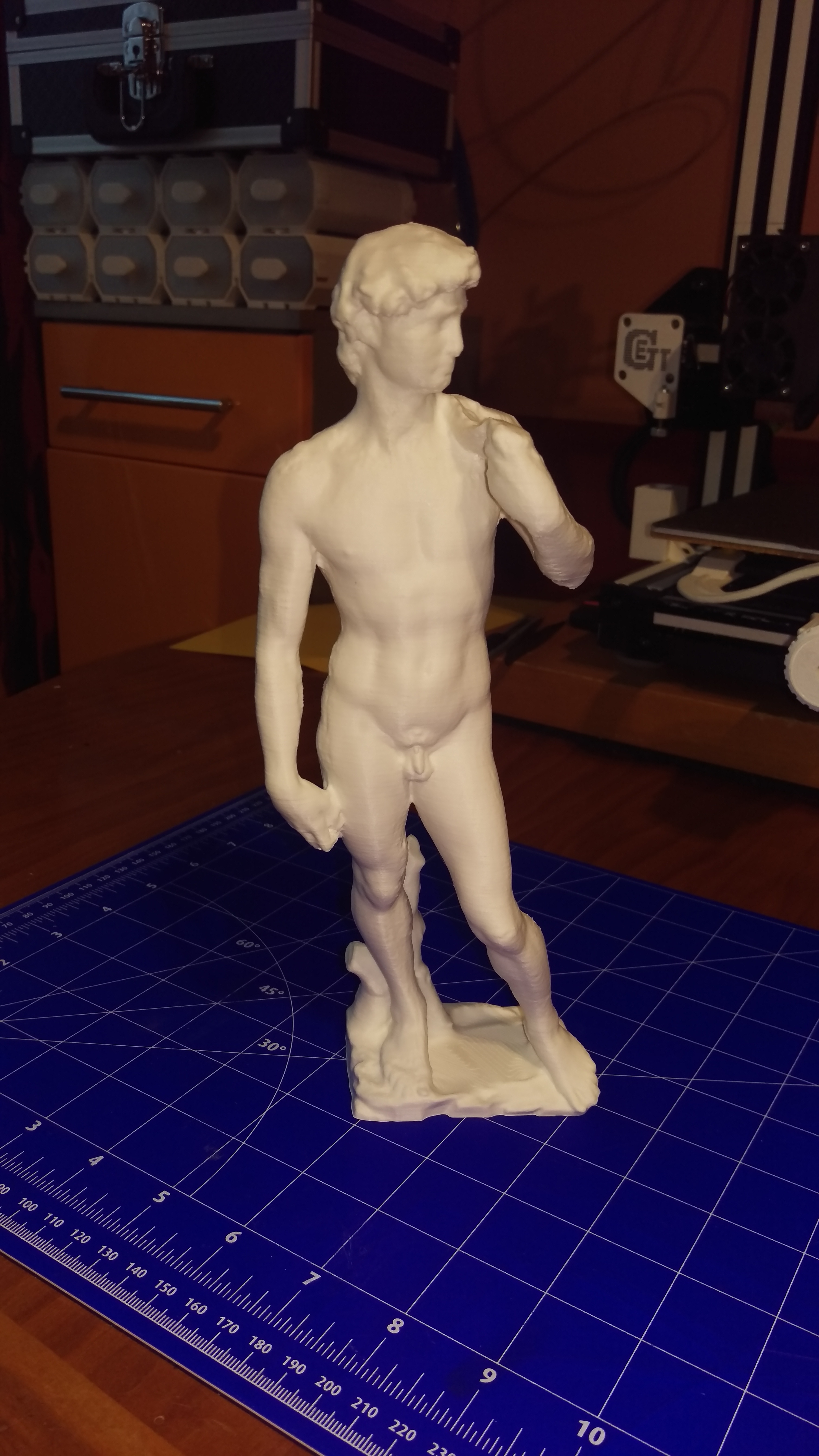 David sculpture (Michelangelo)