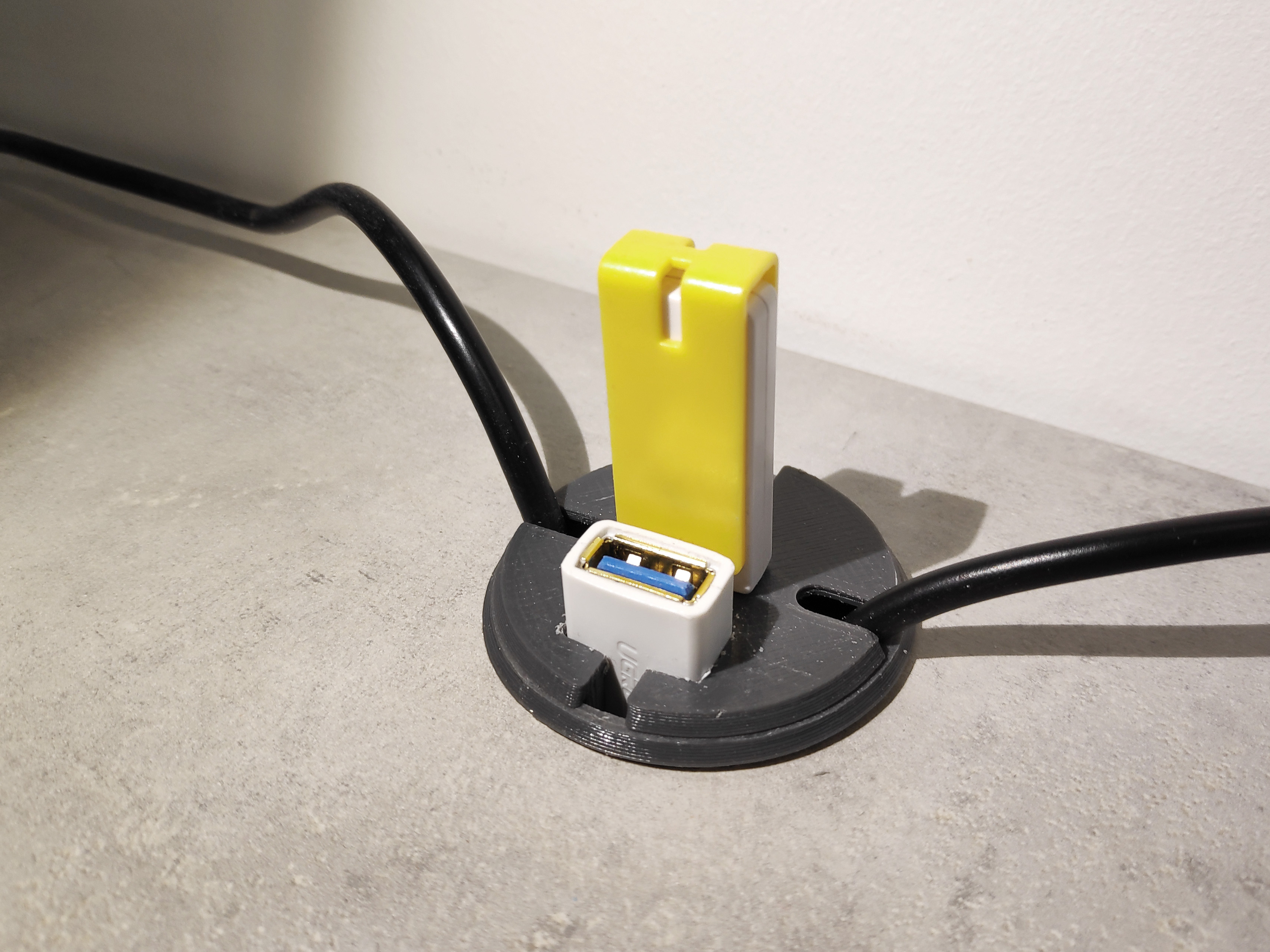 50mm cable organizer with USB