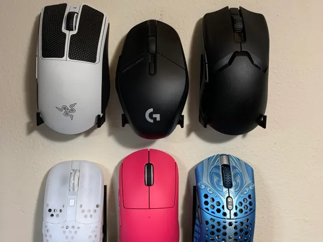Minimalist Gaming Mouse Display (With Dongle Slot)