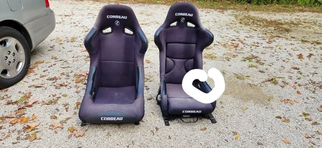 Corbeau Seat - Seatbelt Guide