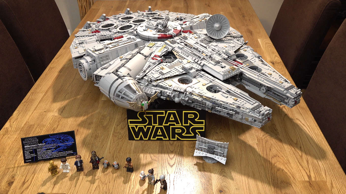 Befestigungsmaterialien Vitrinengläser - Star Wars Vitrine Millennium Falcon