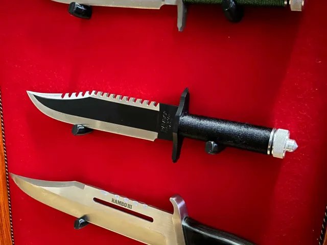 Cabinet knive holders
