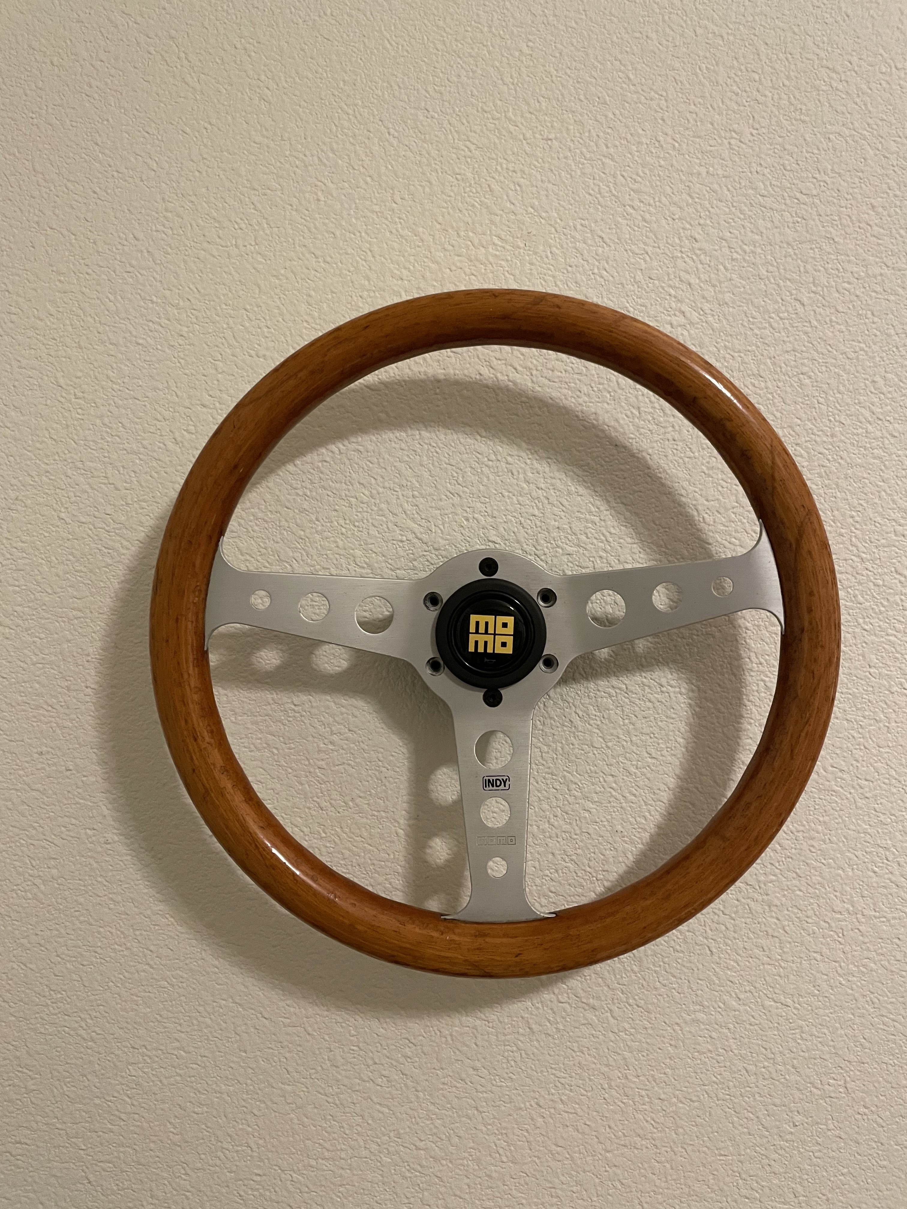 Momo steering wheel holder NRG Innovations