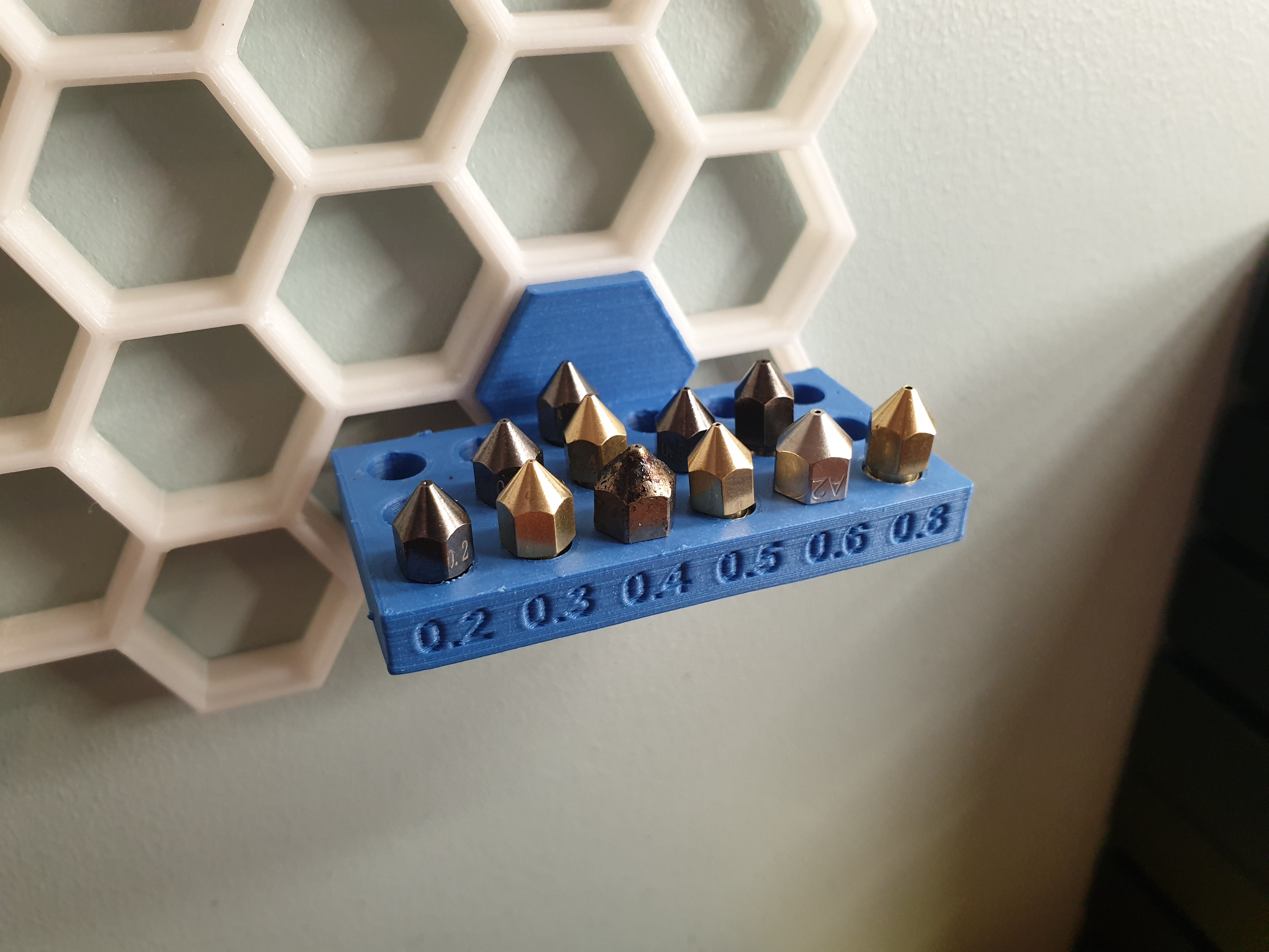 Parametric Nozzle Holder for Honeycomb Storage Wall