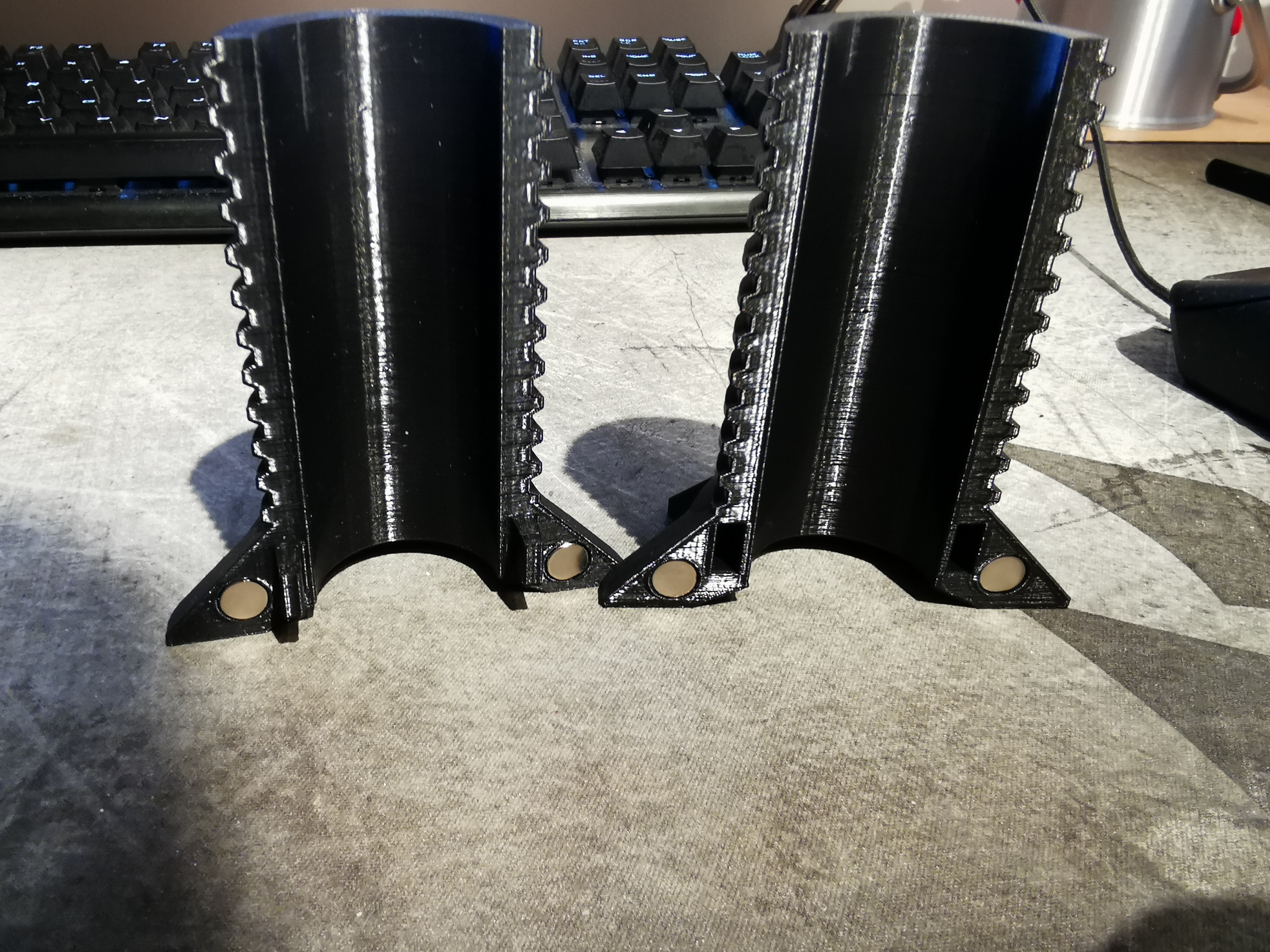 Remix: Magnetic retention Universal Spool Centerer Bearingless