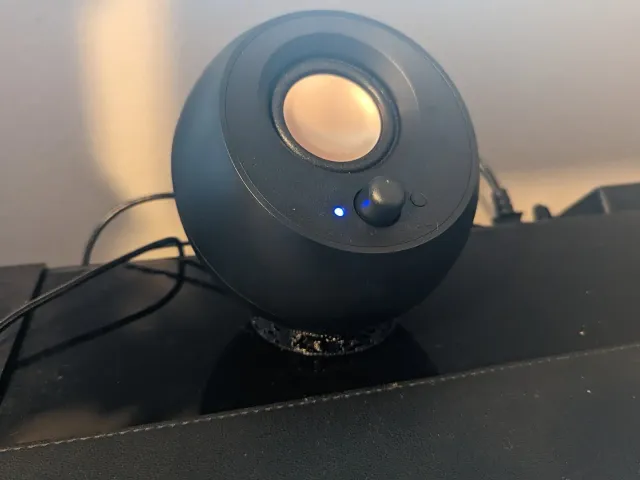 Creative Pebble Speaker Isolator