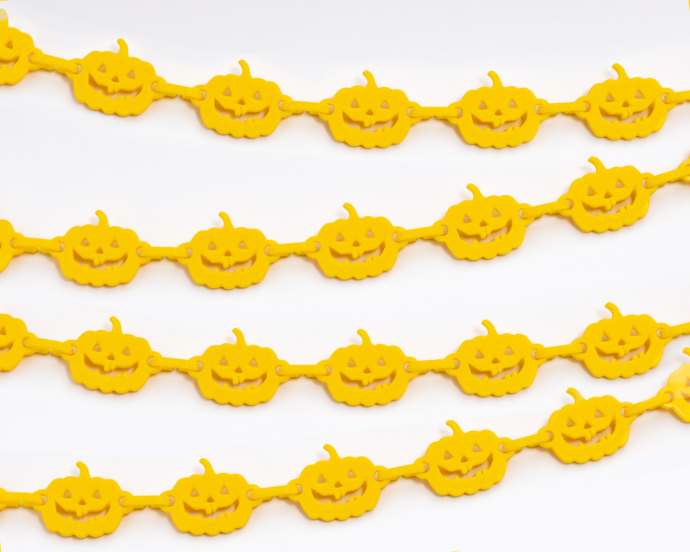 CHAIN OF JACK O' LANTERNS