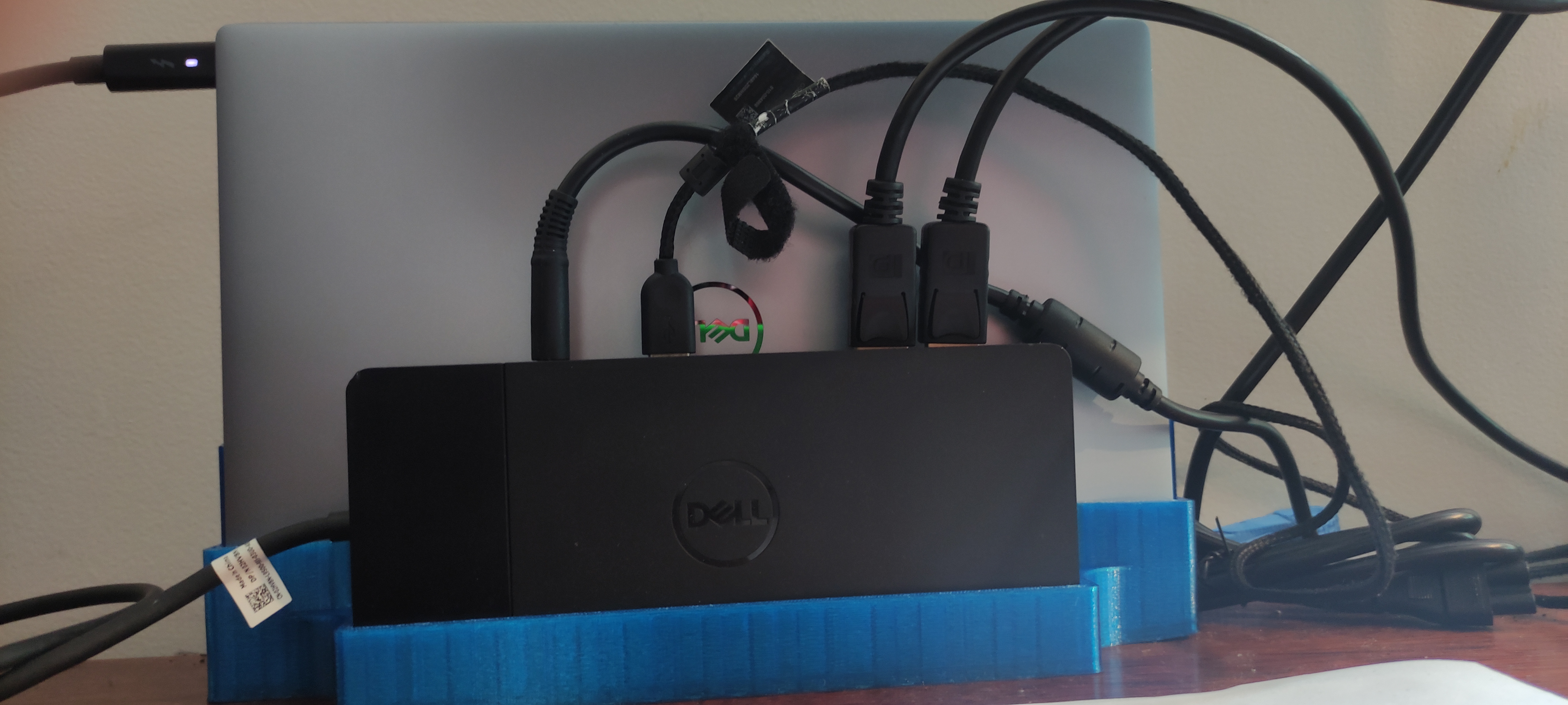 Dell XPS 13 (2022) and Dell WD19TB docking station