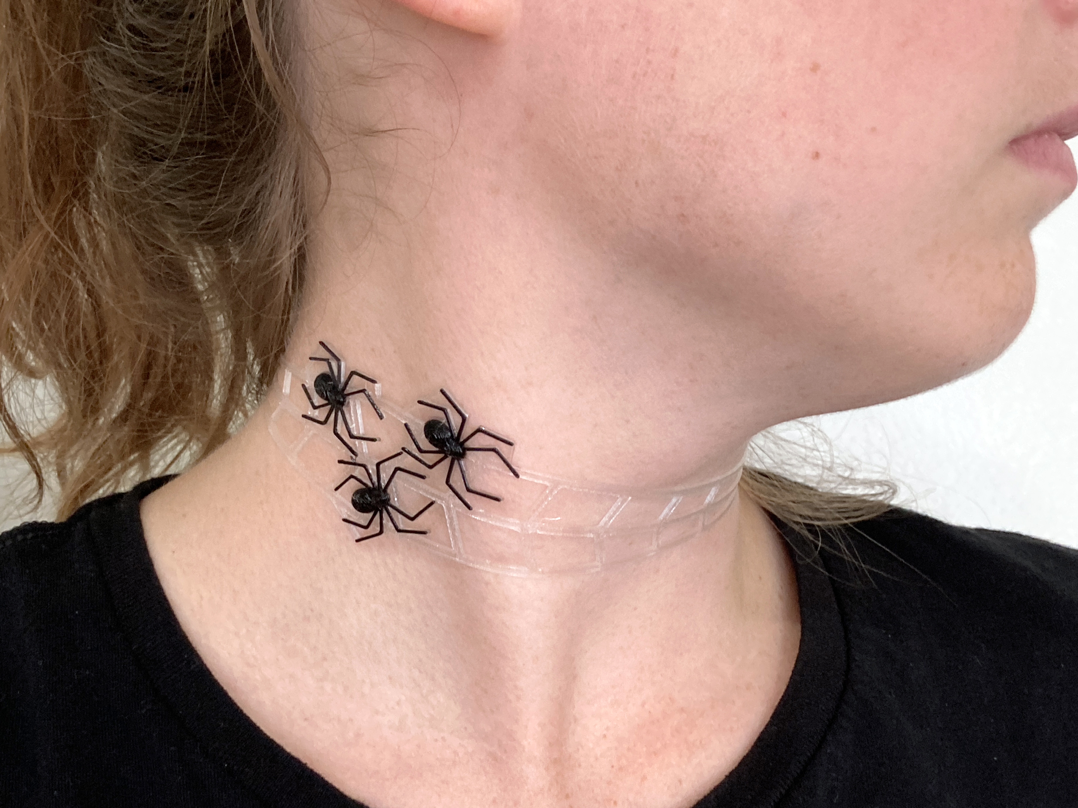 Three Spiders on Web Choker