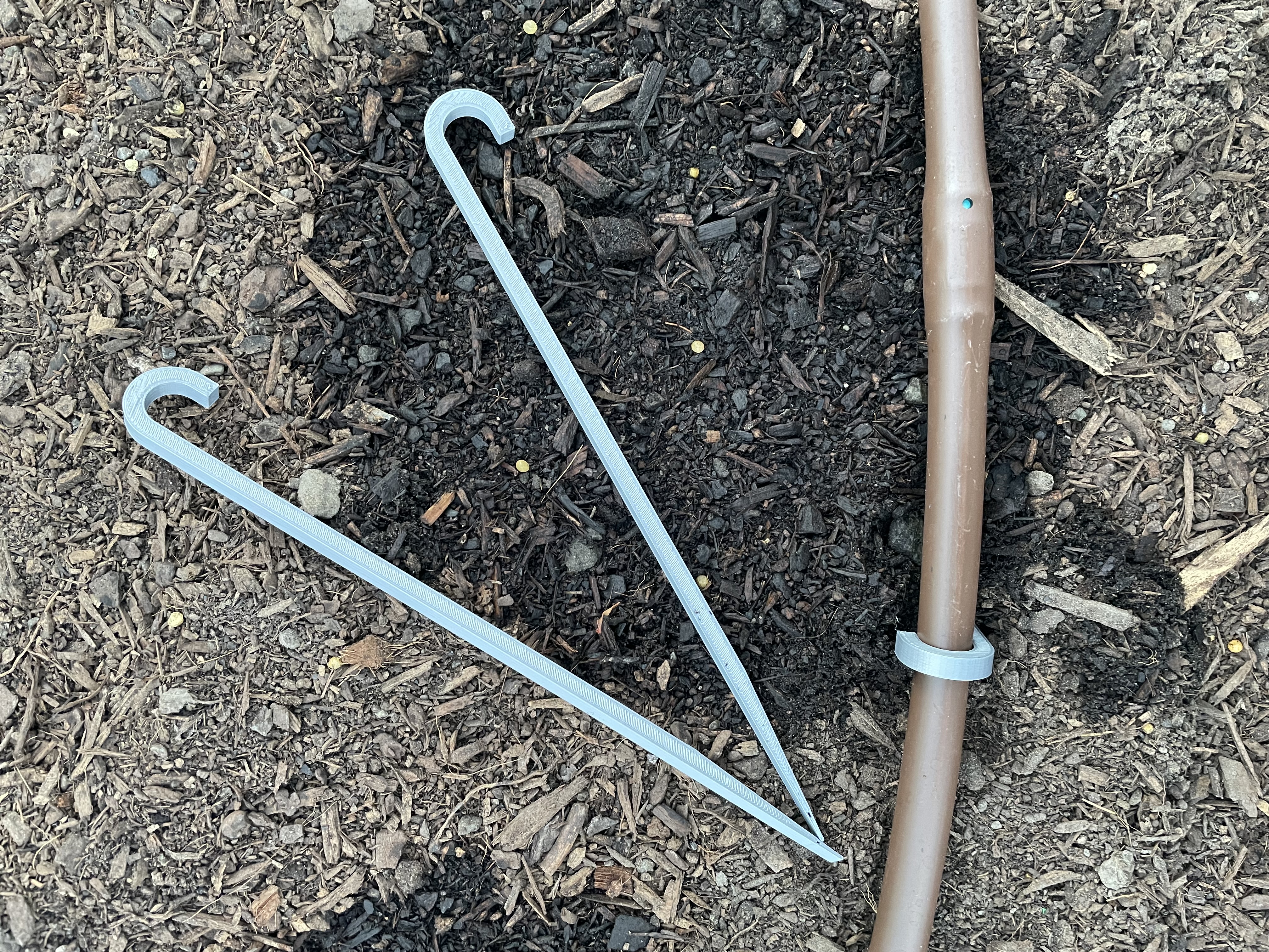IRRIGATION PEGS / GROUND STAKES / HOSE TUBE HOLDER