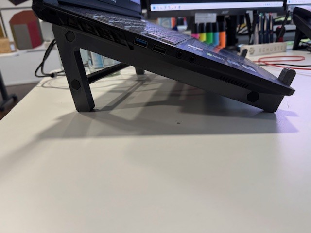 Laptop Stand Variable and good for large Laptops