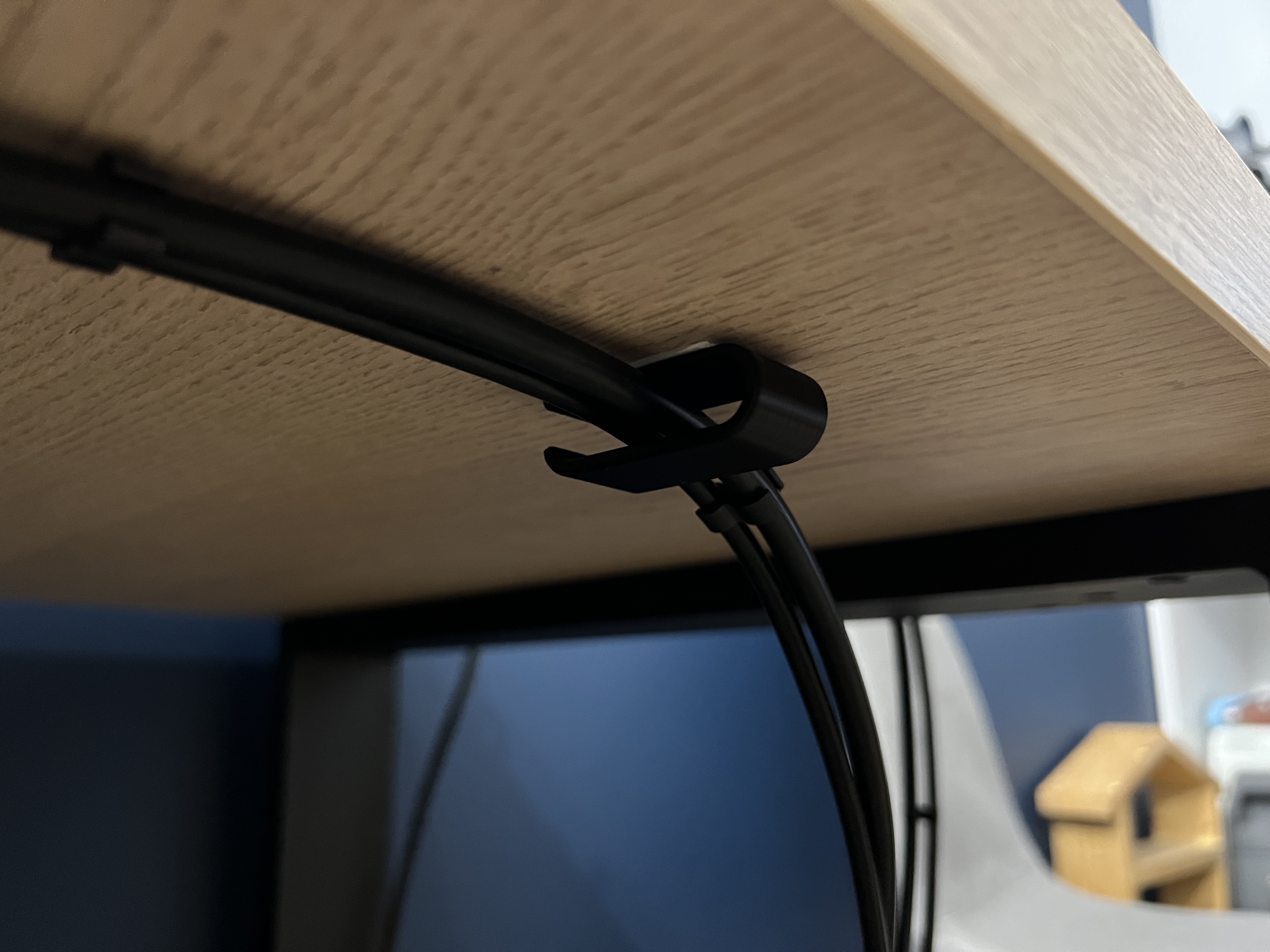 Simple cable organizer