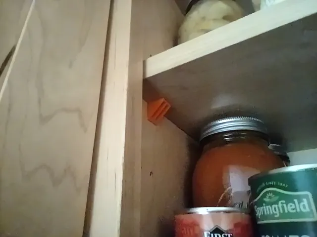 Kitchen Cabinet Shelf Support (5mm peg)