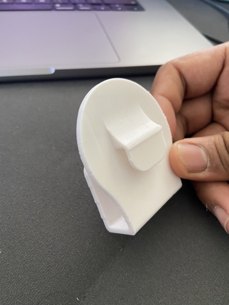Miniatura 2 do modelo 3D iPhone Continuity Camera Mount for Macbook Pro
