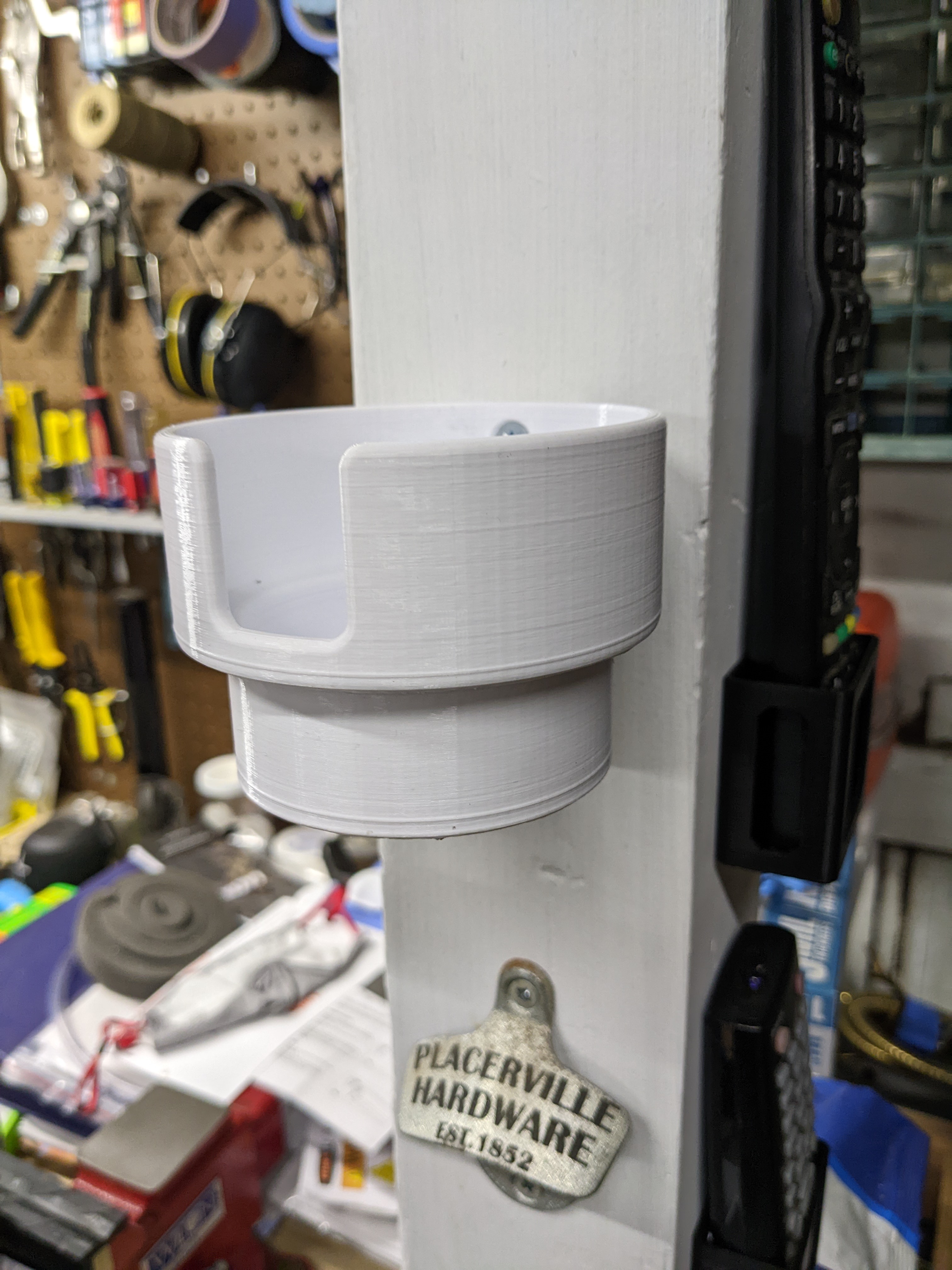 Wall mount beverage holder for cans/bottles and mugs