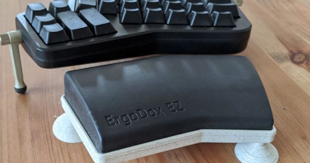 Ergodox EZ Wrist Rest with customizable height and angle by PolyTicks