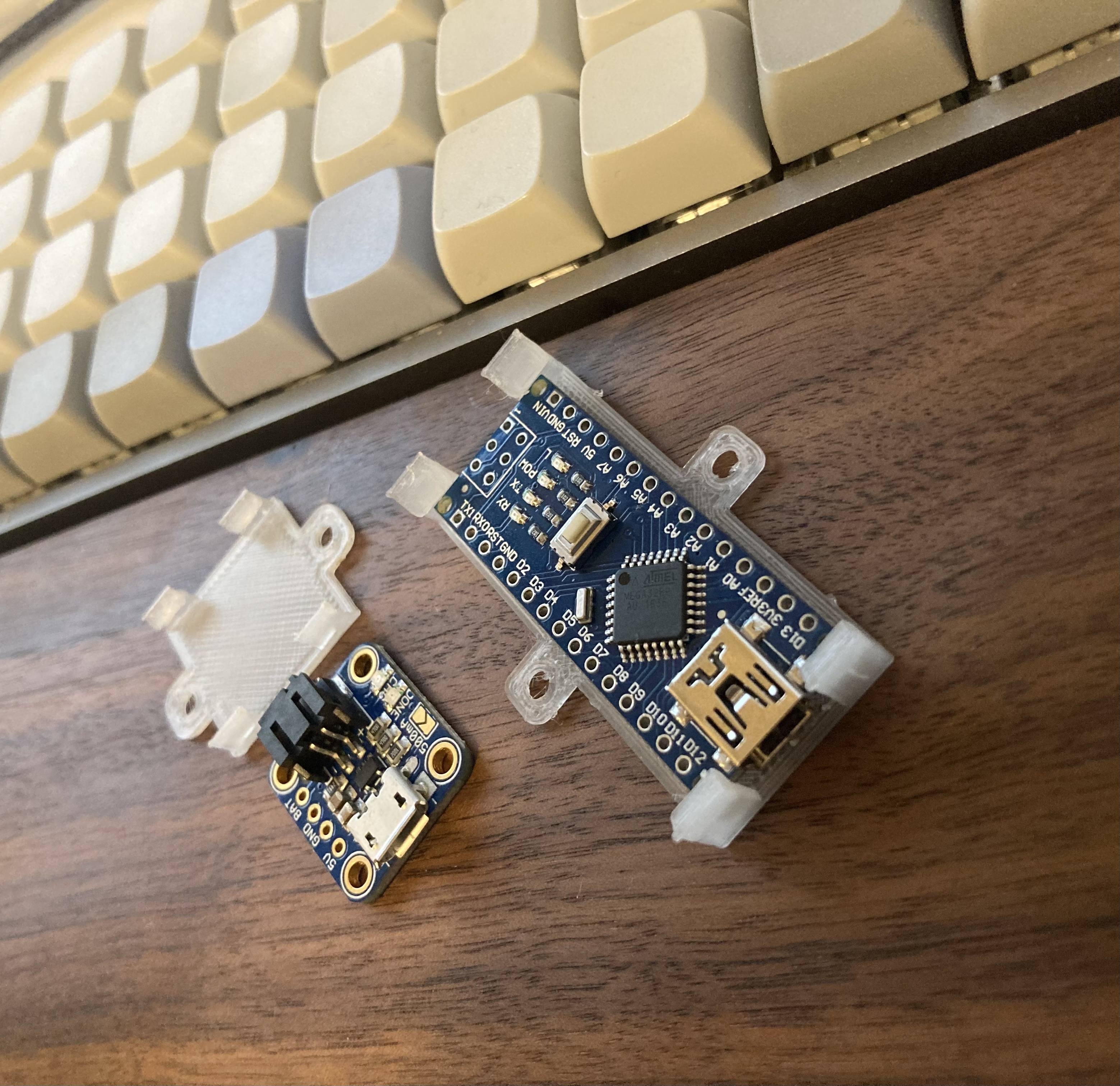 Configurable snap-in PCB mount